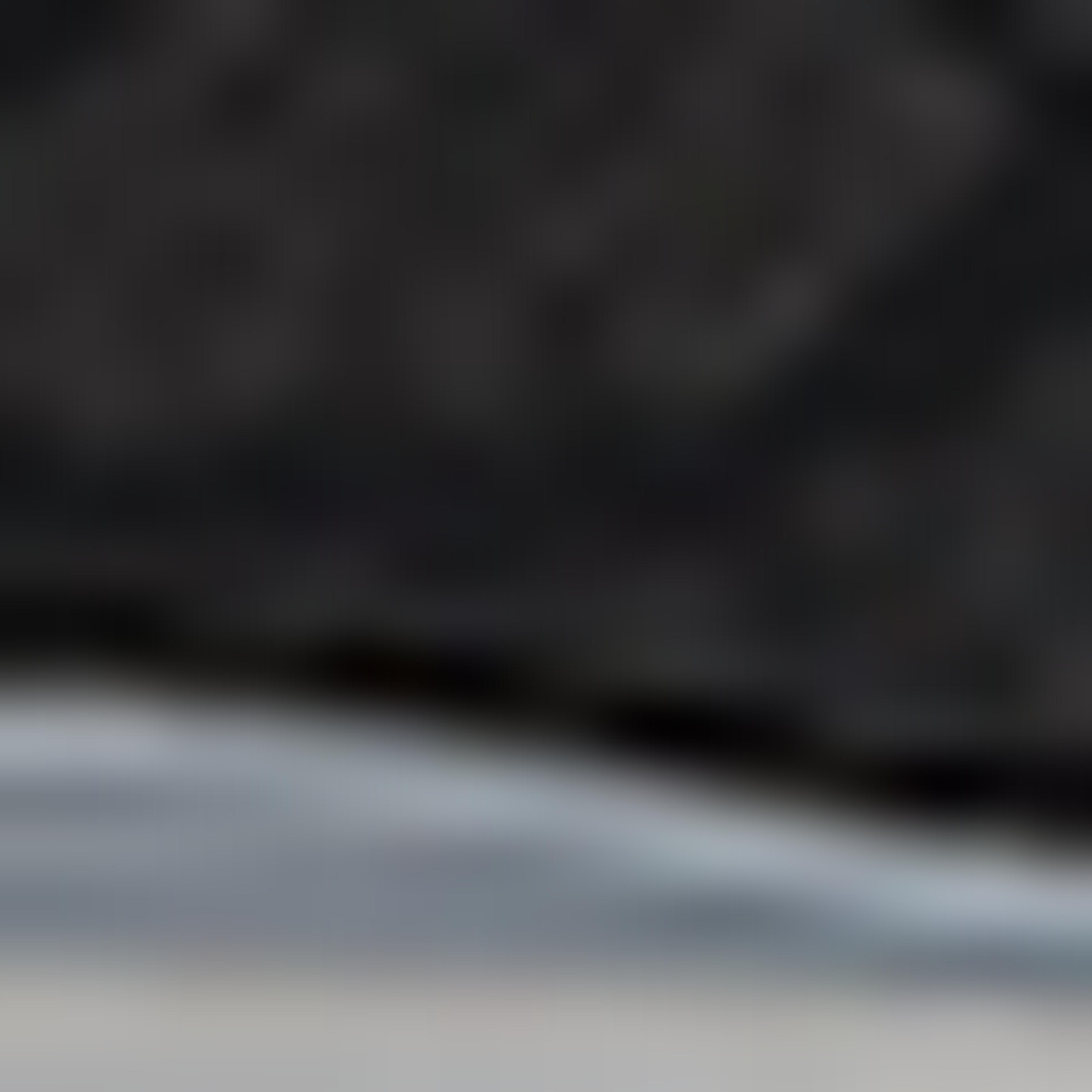 حذاء رياضي برباط