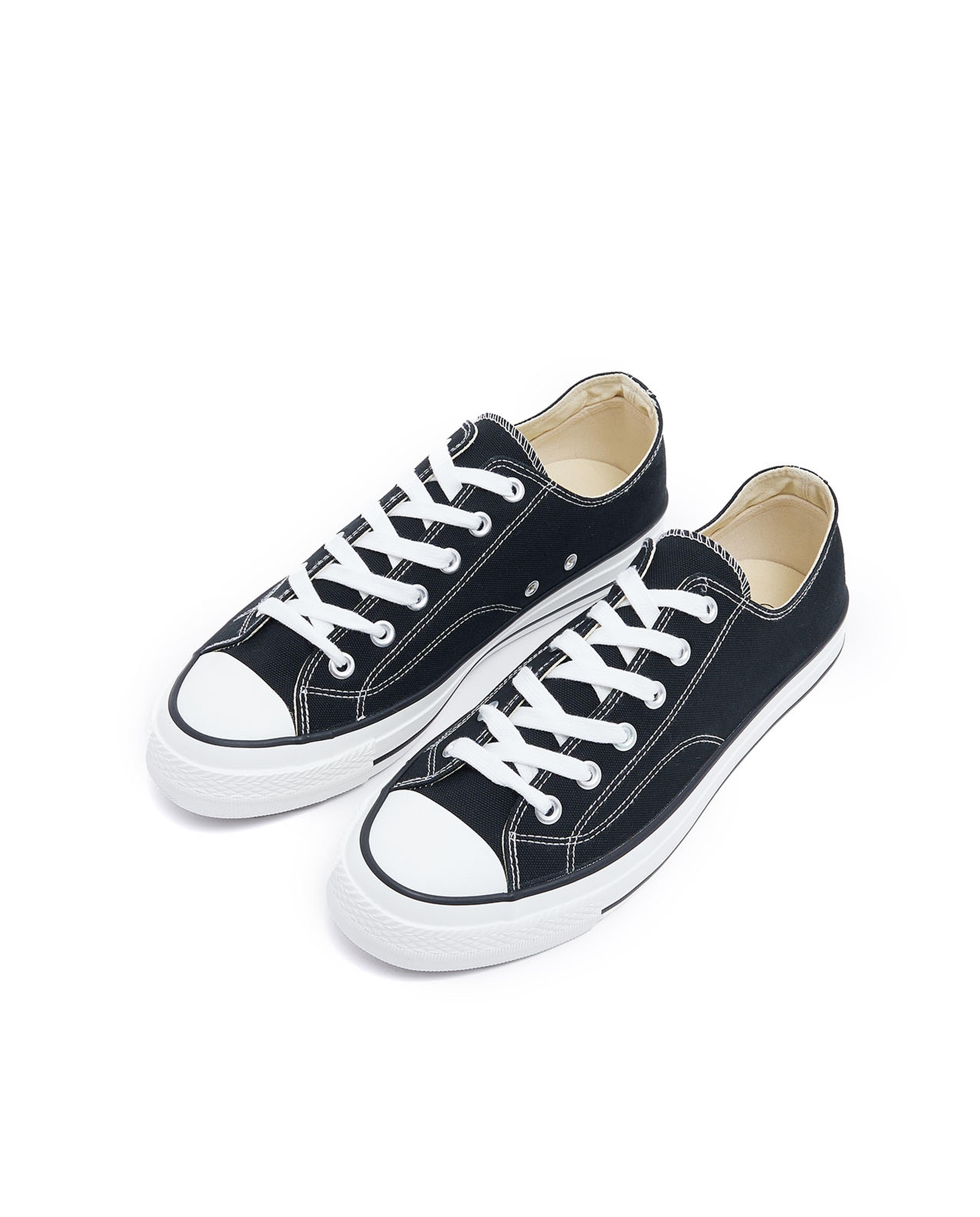 حذاء كانفاس سادة