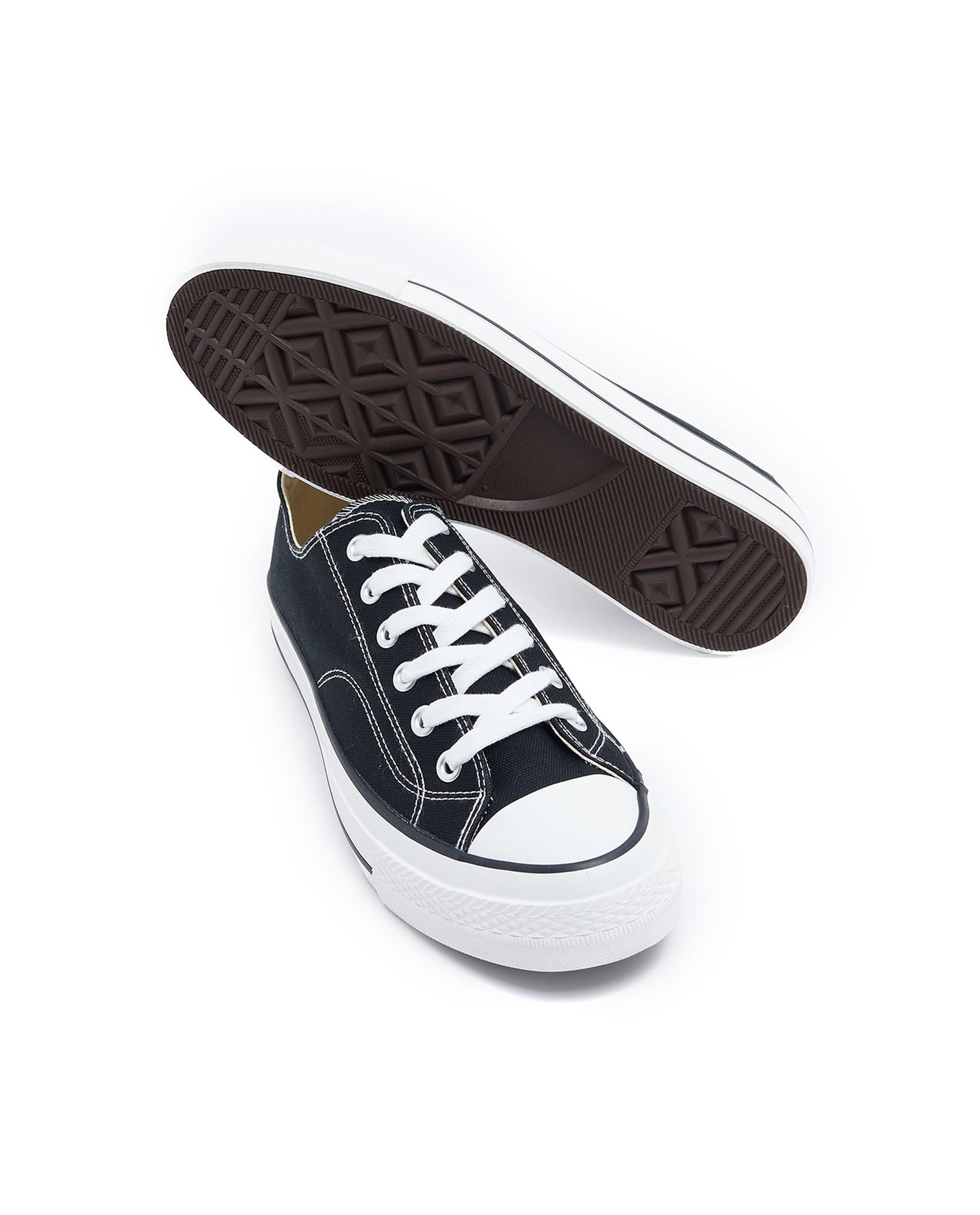 حذاء كانفاس سادة