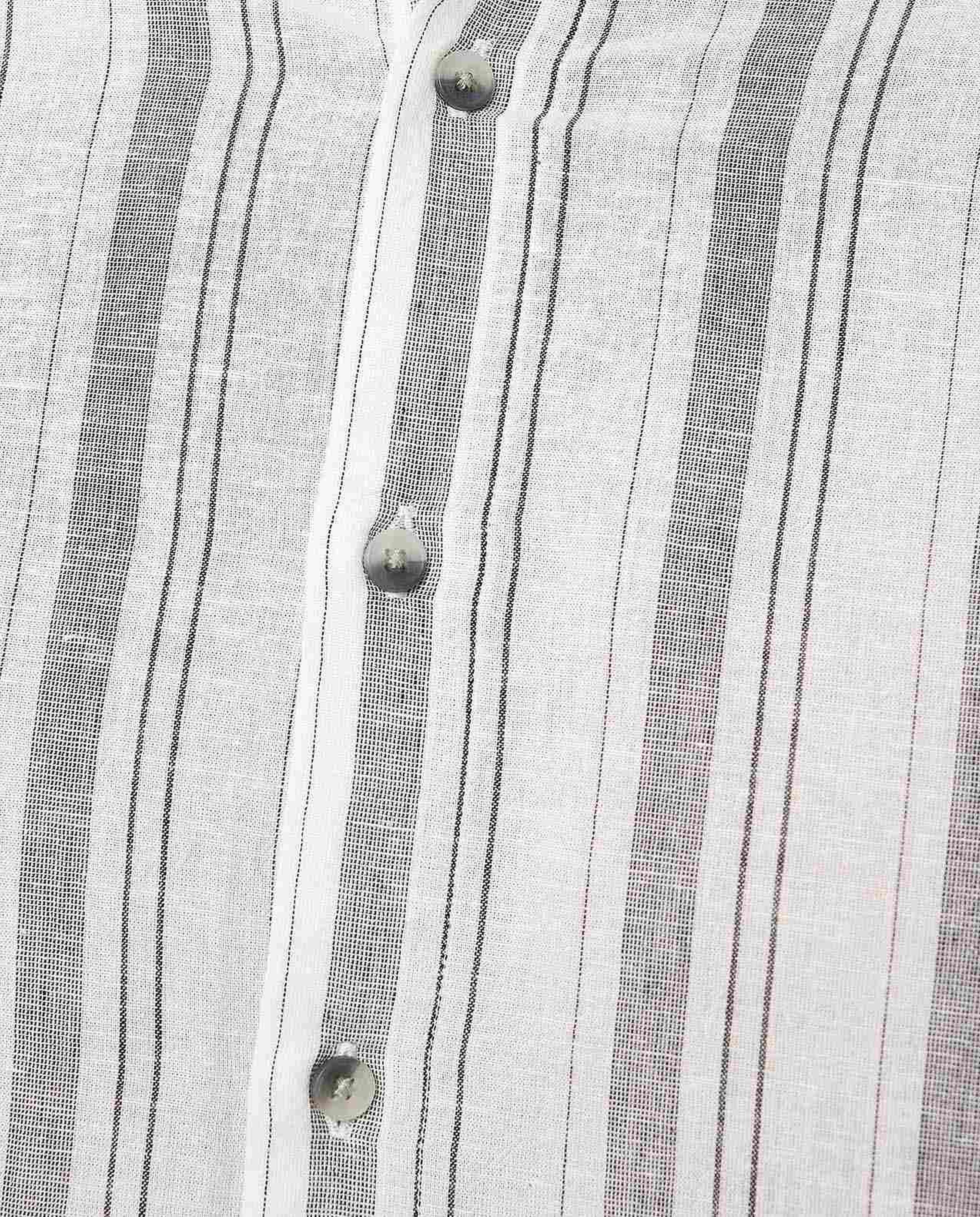 قميص مخطط بأكمام طويلة وياقة كلاسيك
