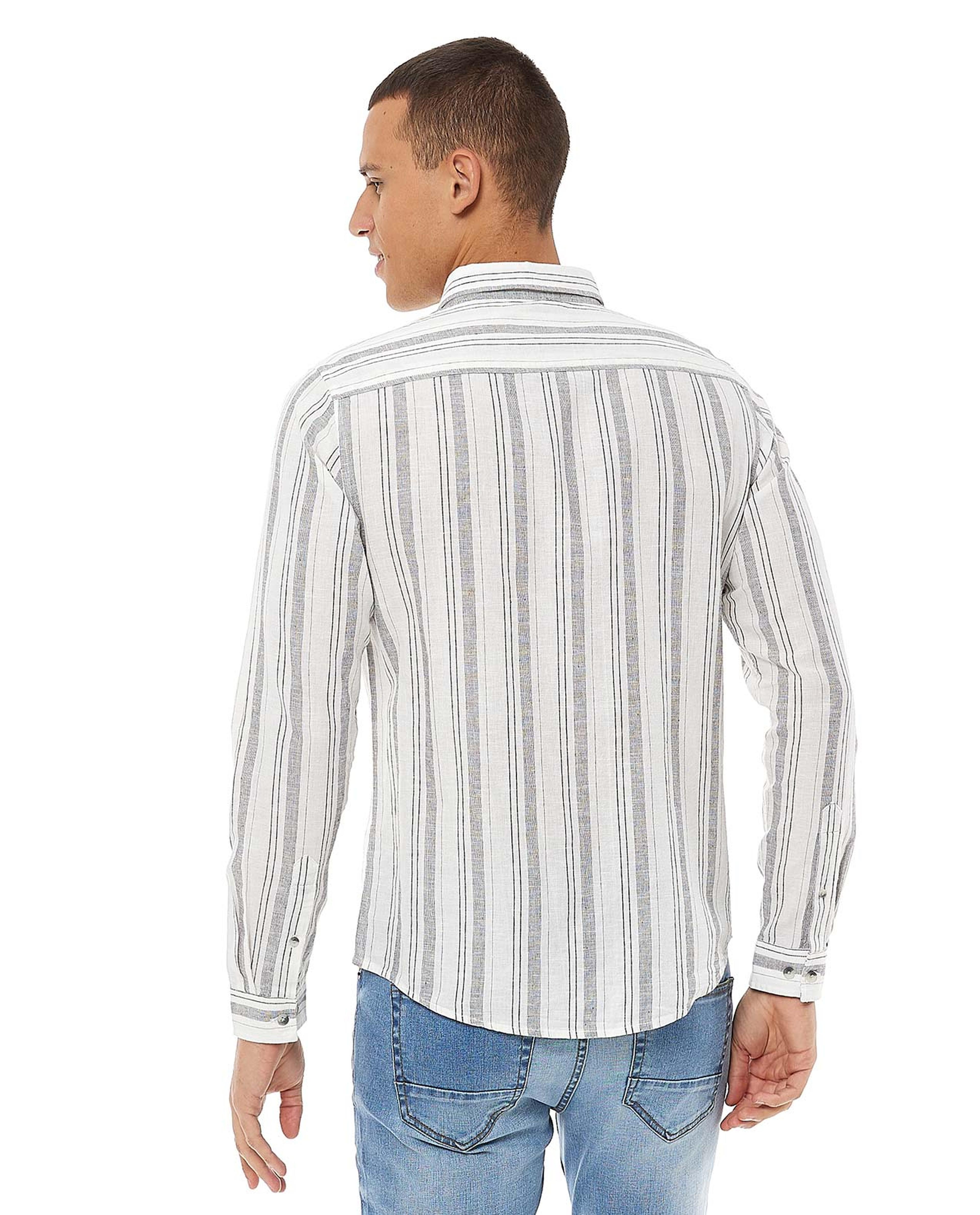 قميص مخطط بأكمام طويلة وياقة كلاسيك