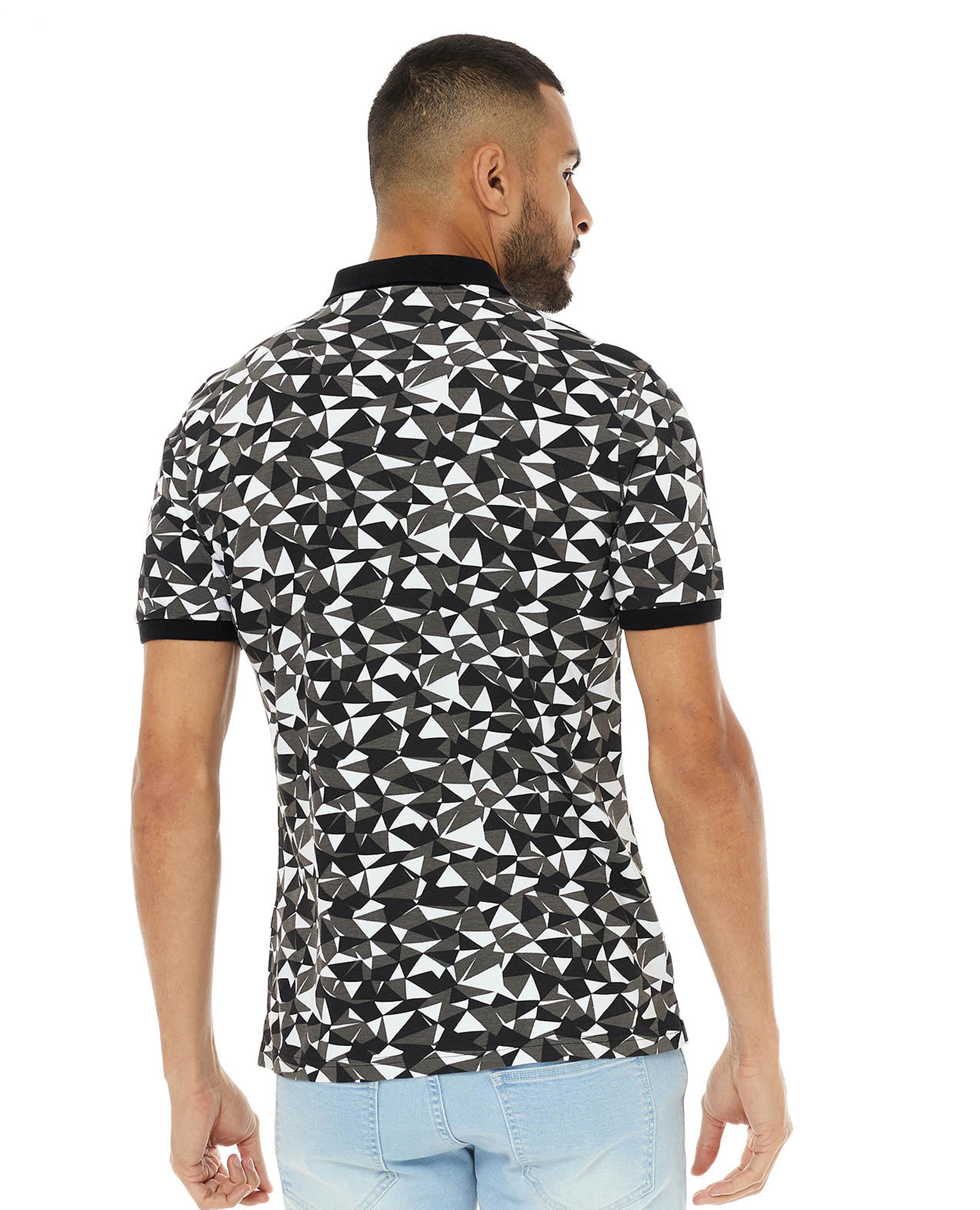Geometric Print T-Shirt with Polo Collar and Short Sleeves