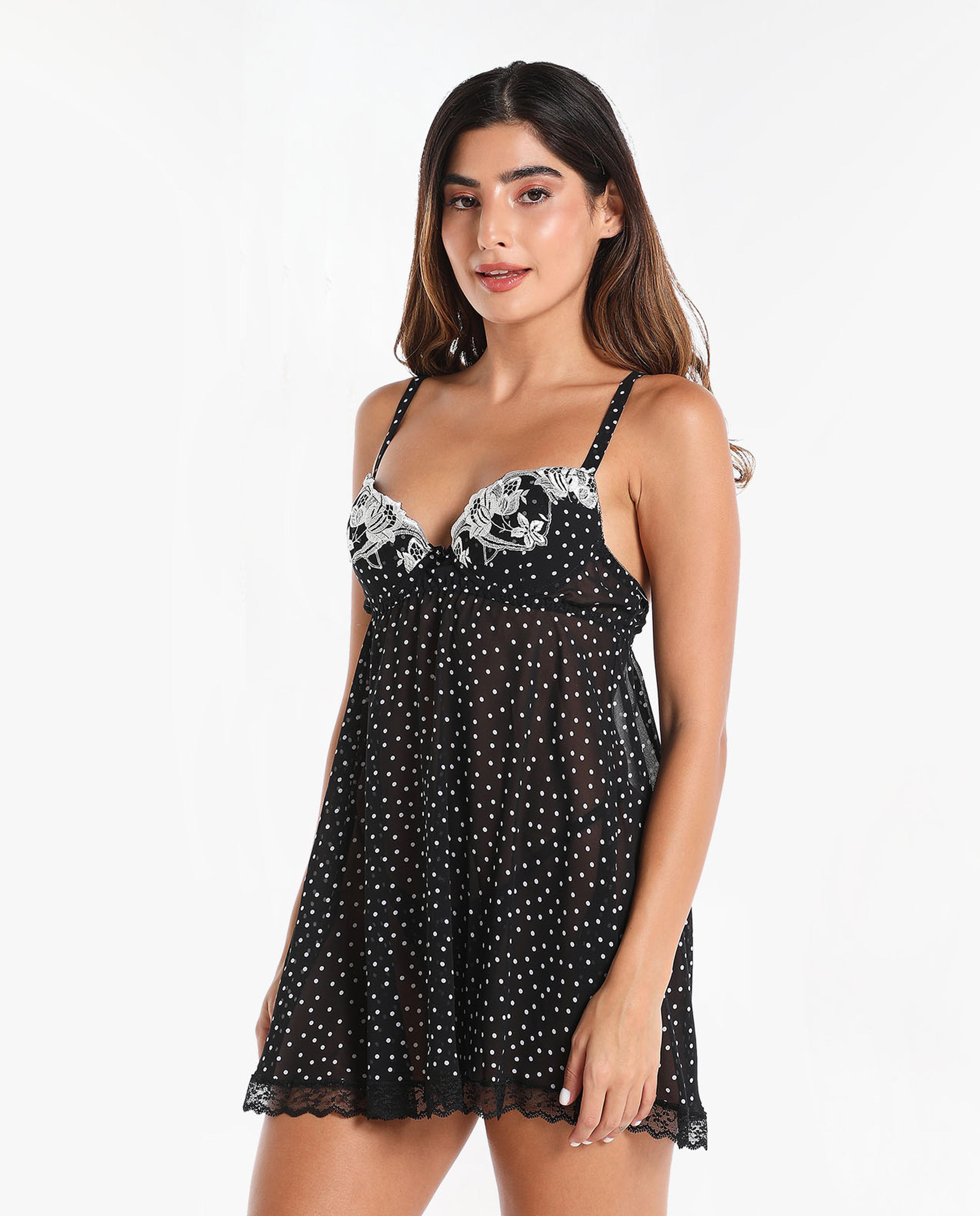 دمية منقطة ومطرزة