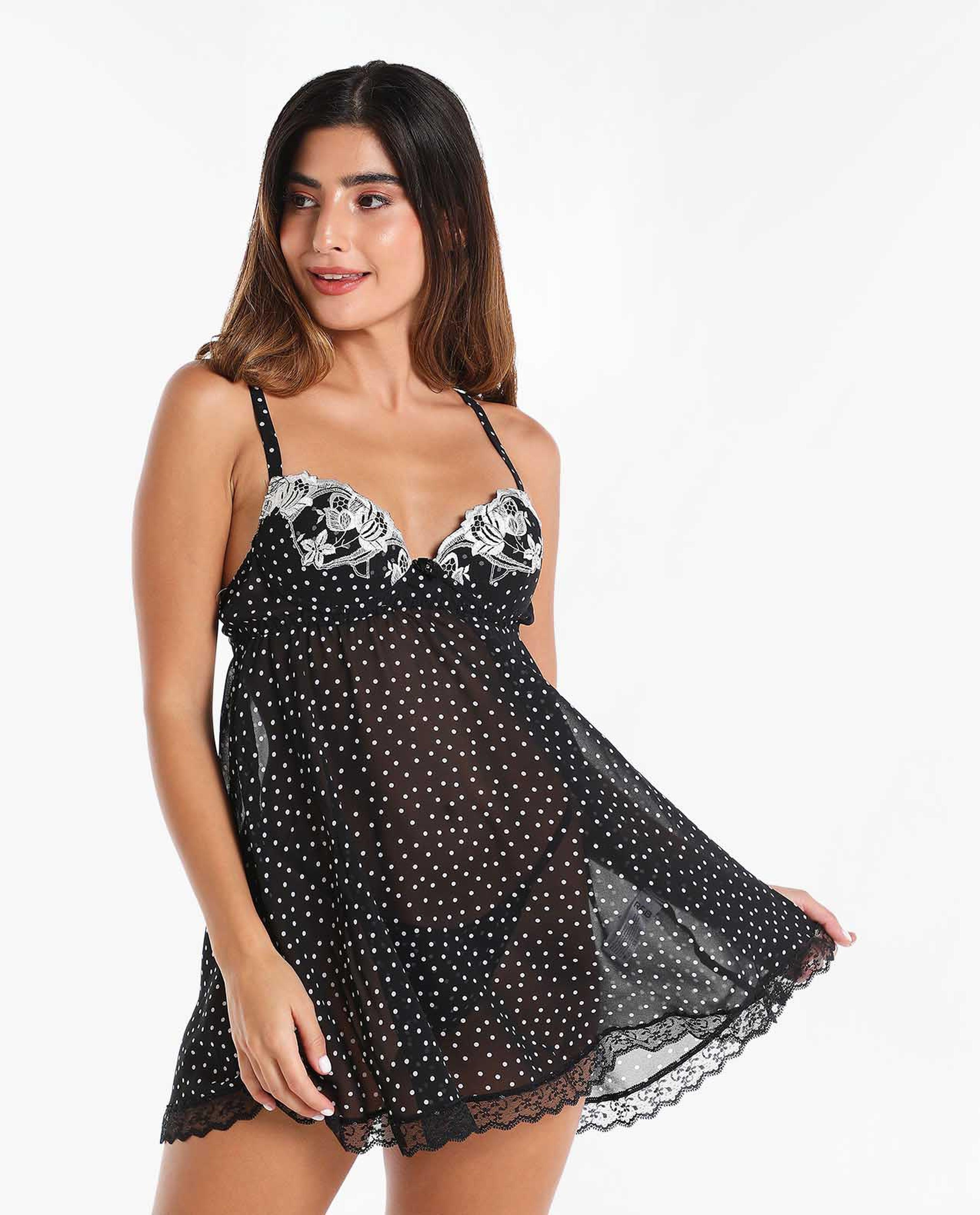 دمية منقطة ومطرزة