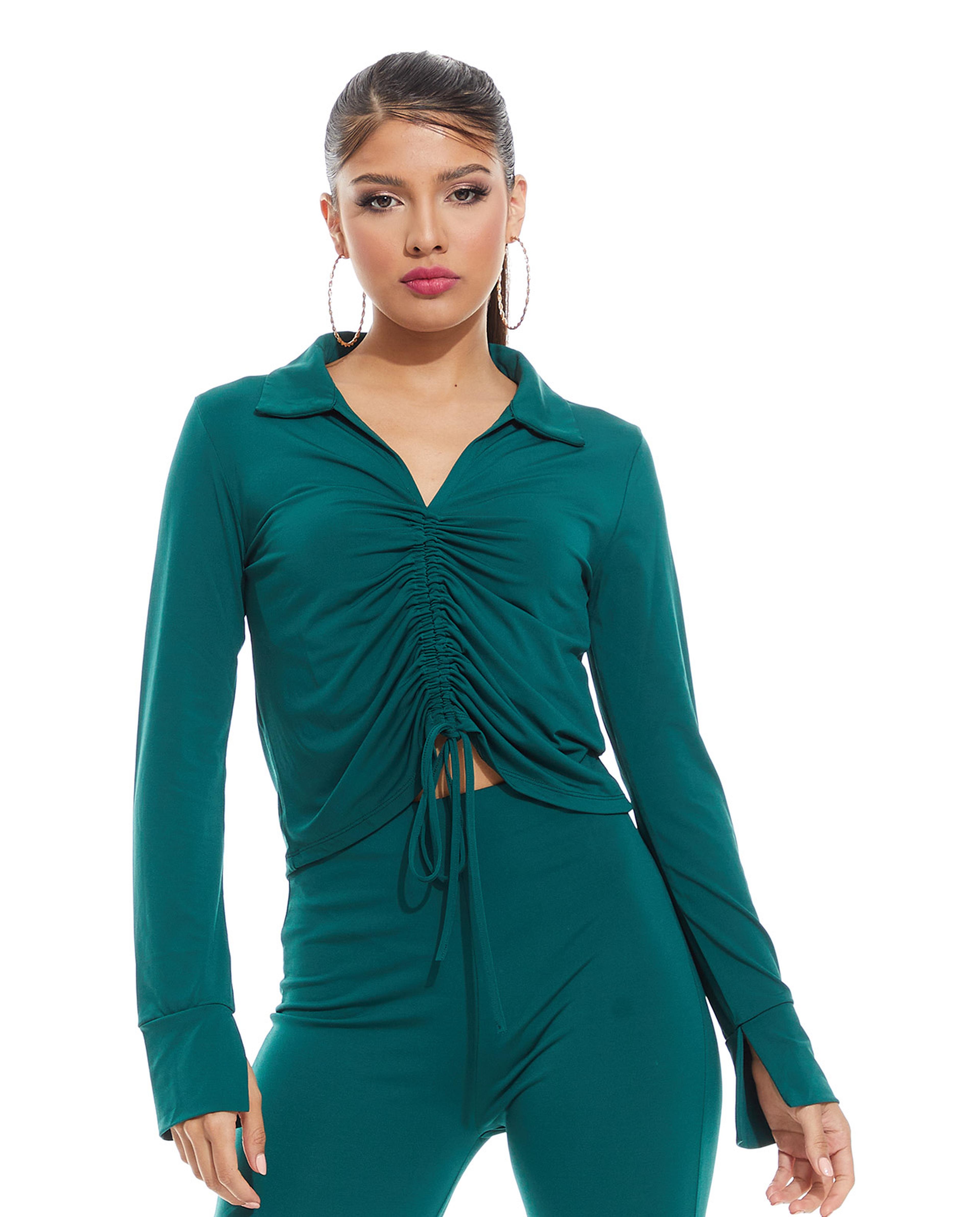 توب قصير بياقة قميص ورباط