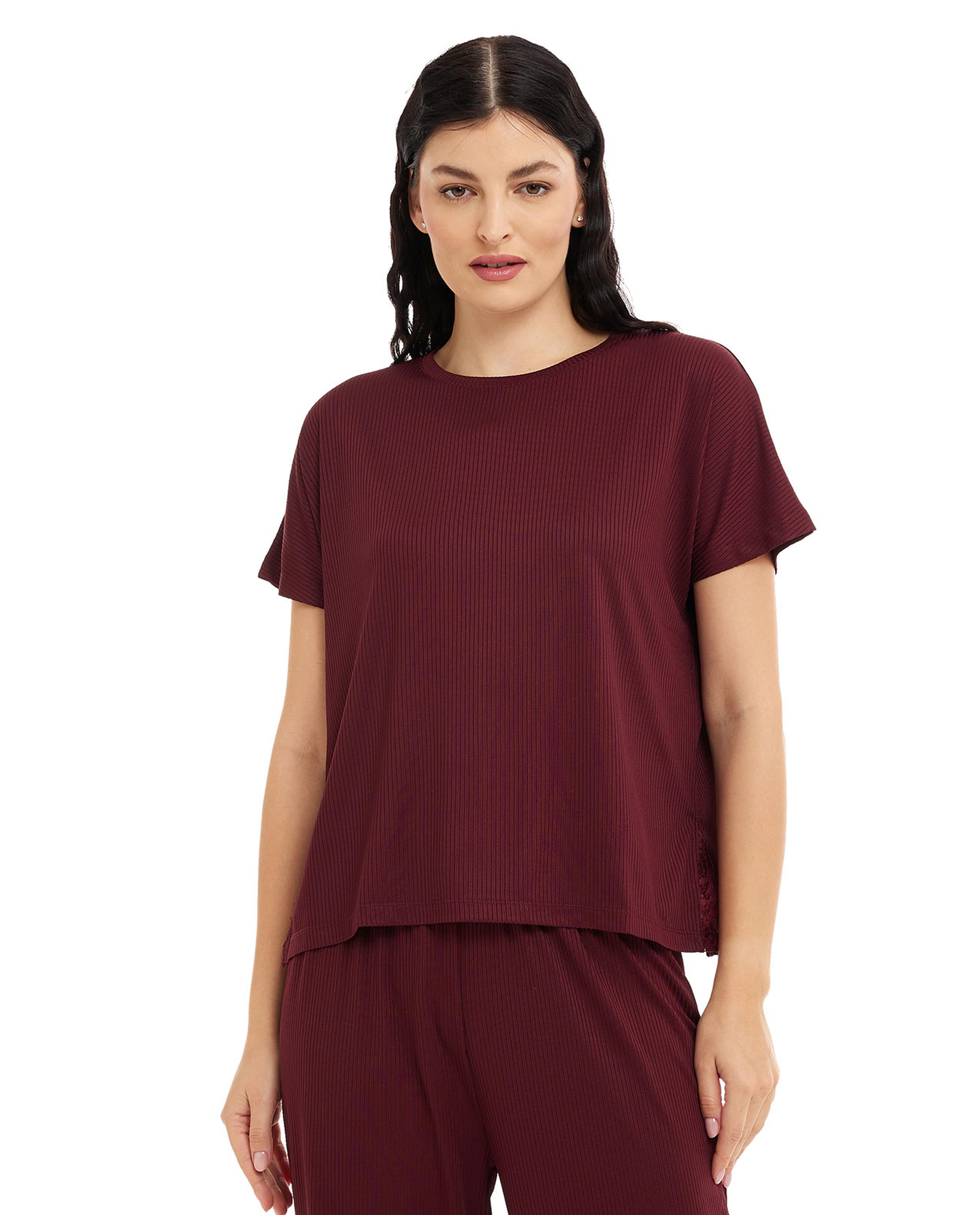 توب نوم سادة بياقة مستديرة وأكمام قصيرة