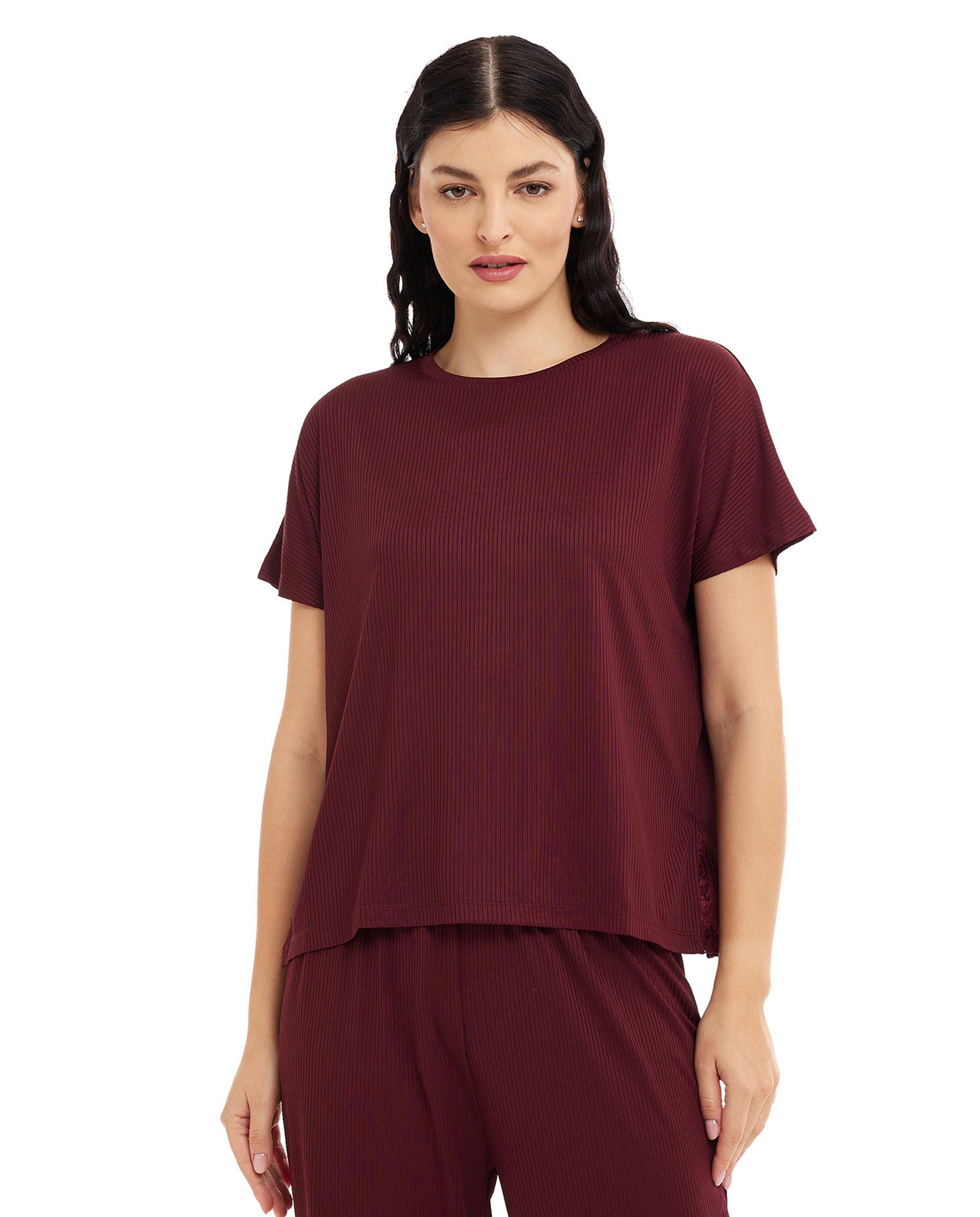 توب نوم سادة بياقة مستديرة وأكمام قصيرة