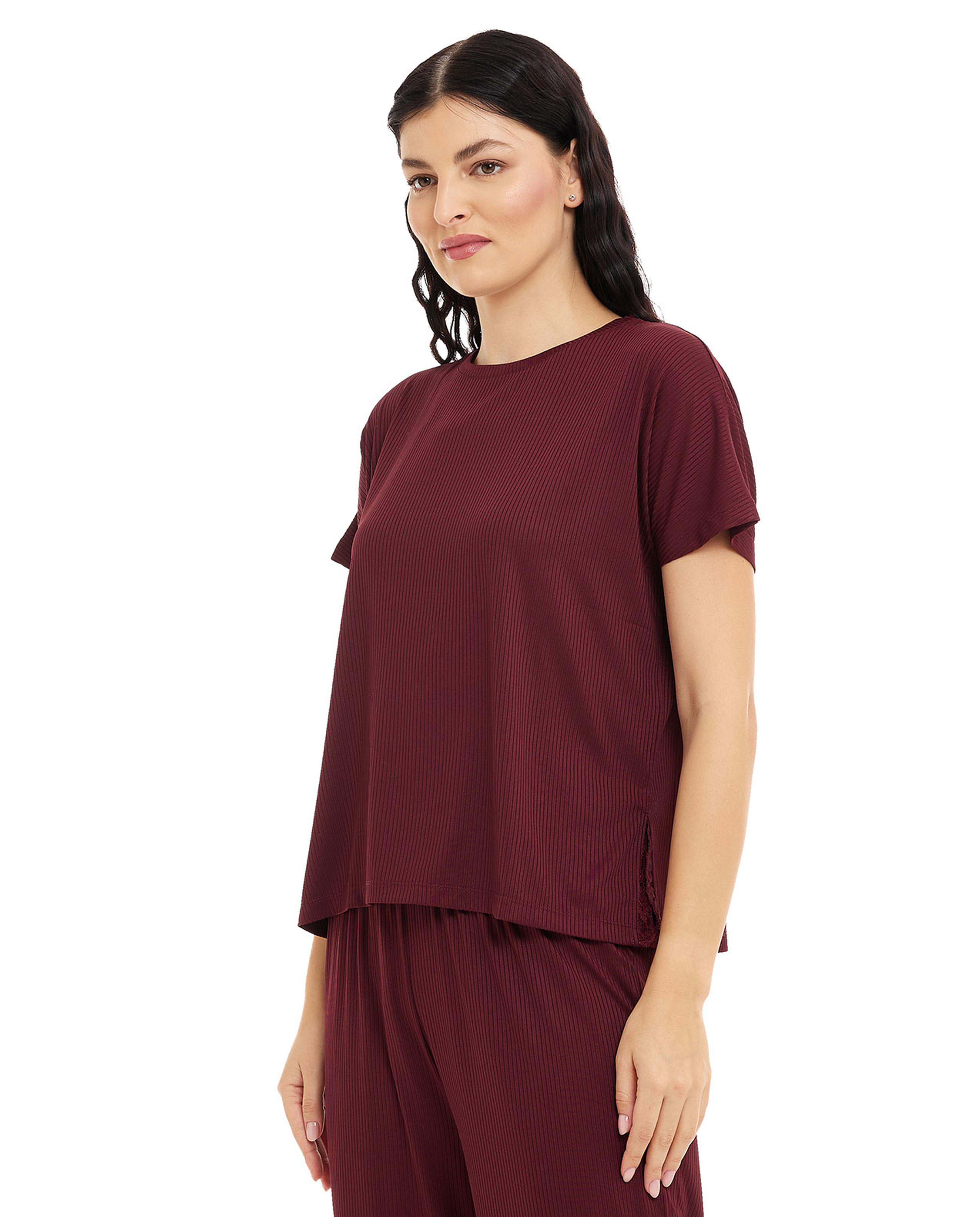 توب نوم سادة بياقة مستديرة وأكمام قصيرة