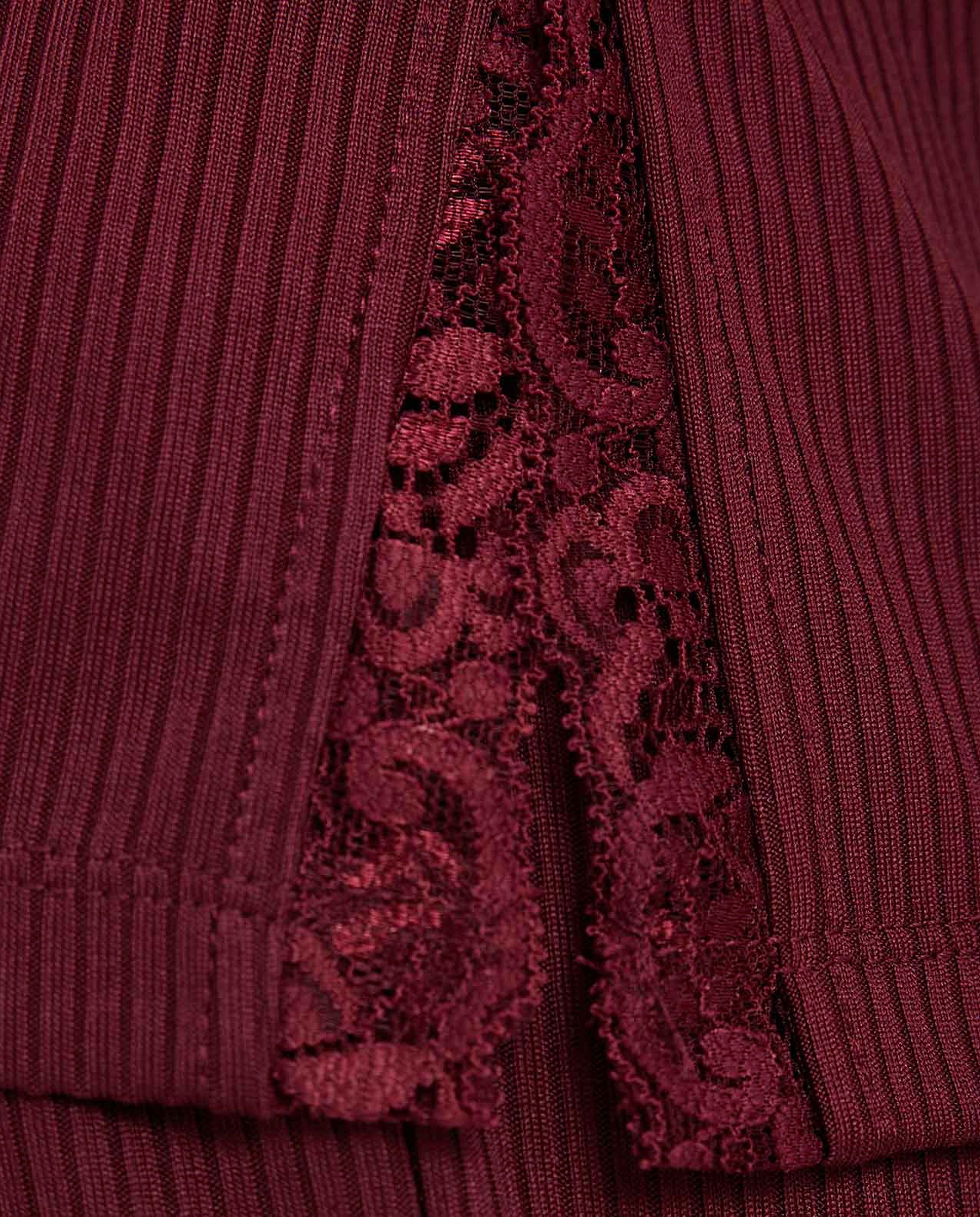 توب نوم سادة بياقة مستديرة وأكمام قصيرة