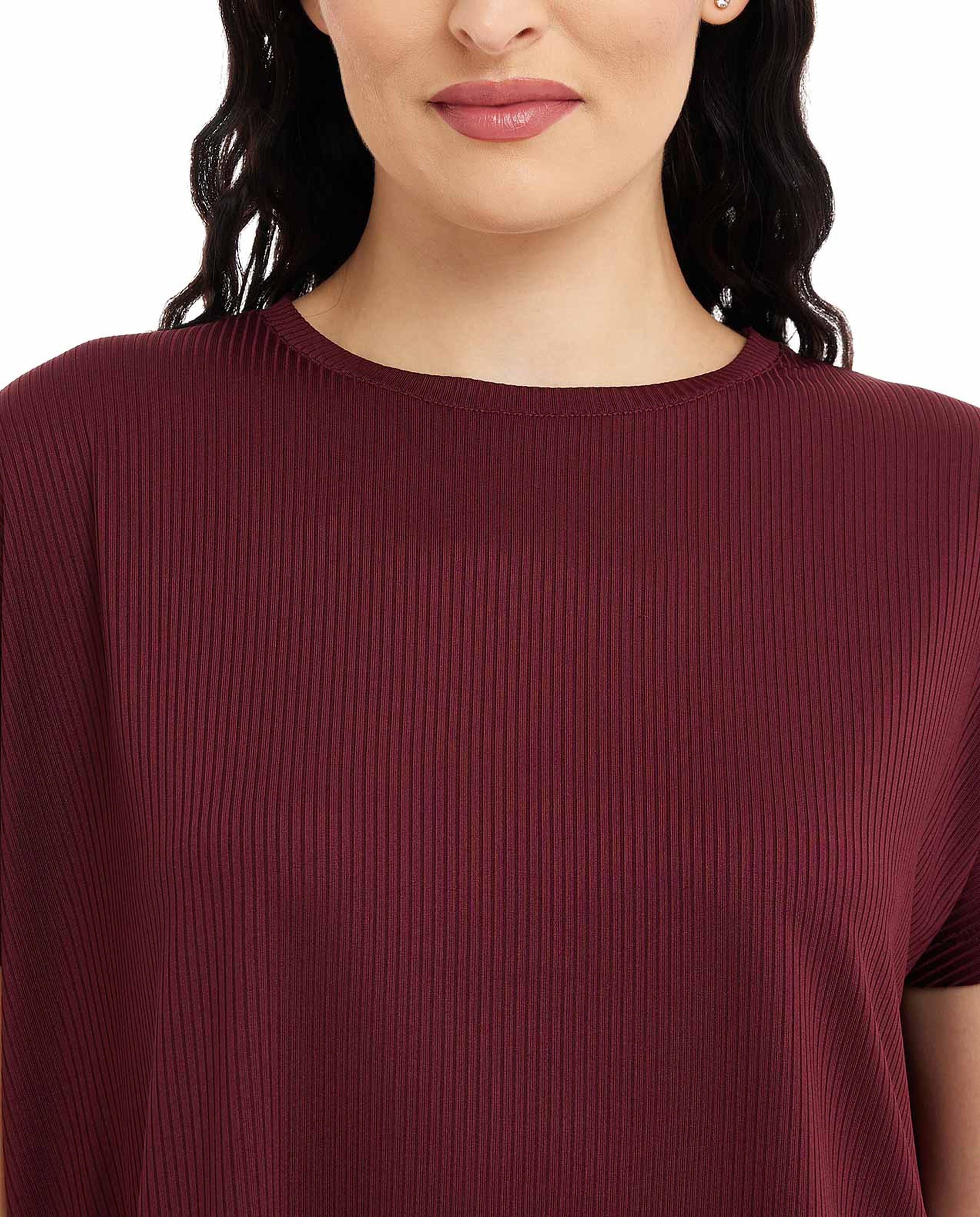 توب نوم سادة بياقة مستديرة وأكمام قصيرة