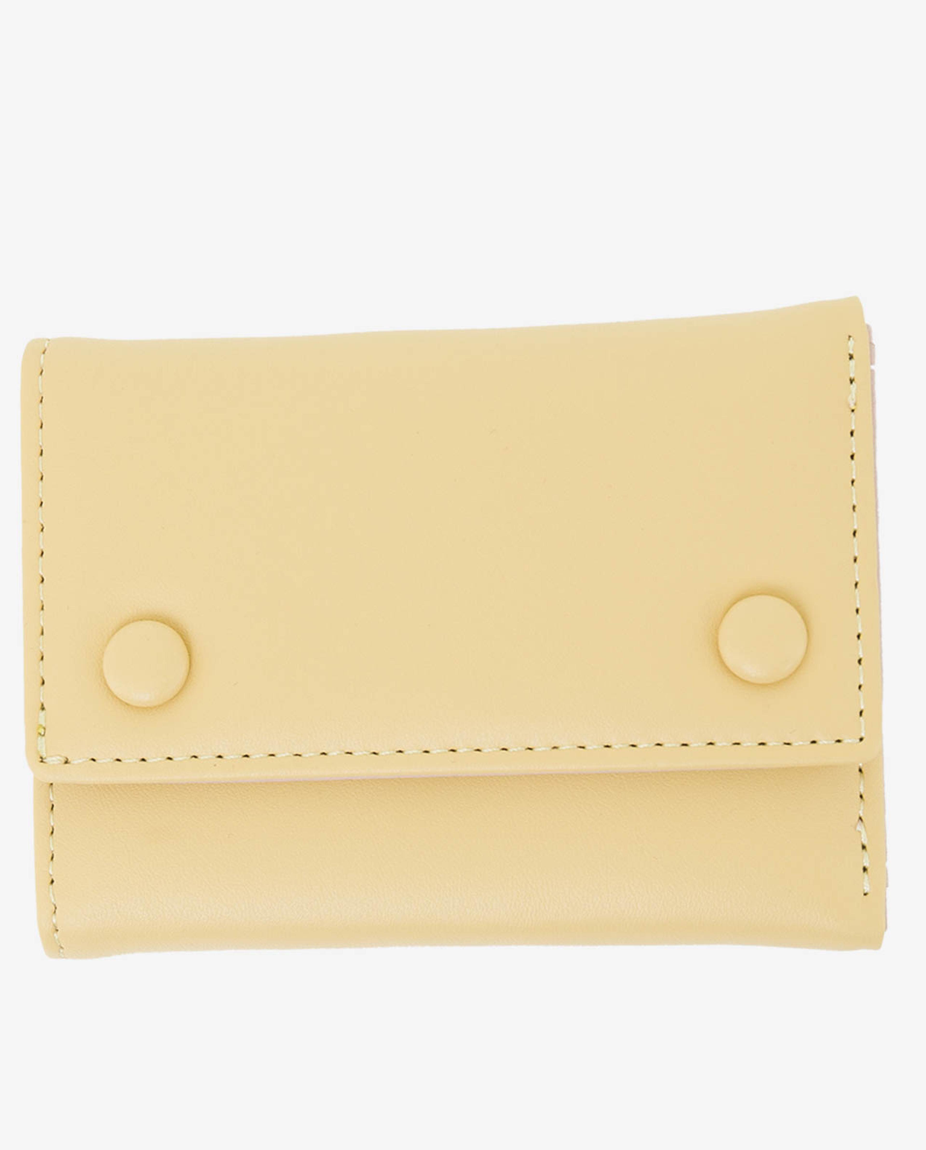 محفظة متوسطة الحجم بلون أصفر