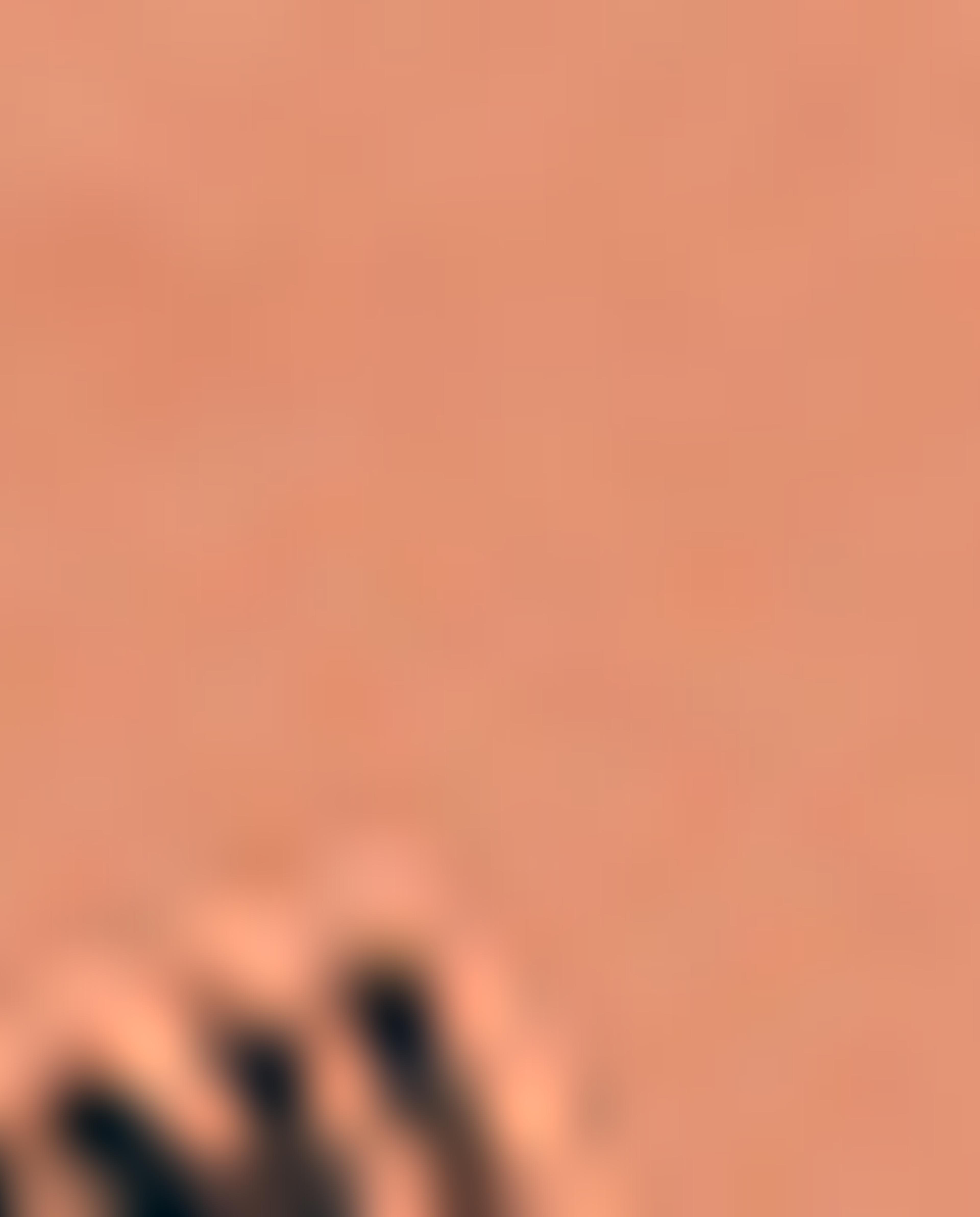 تيشيرت بياقة مستديرة وأكمام قصيرة