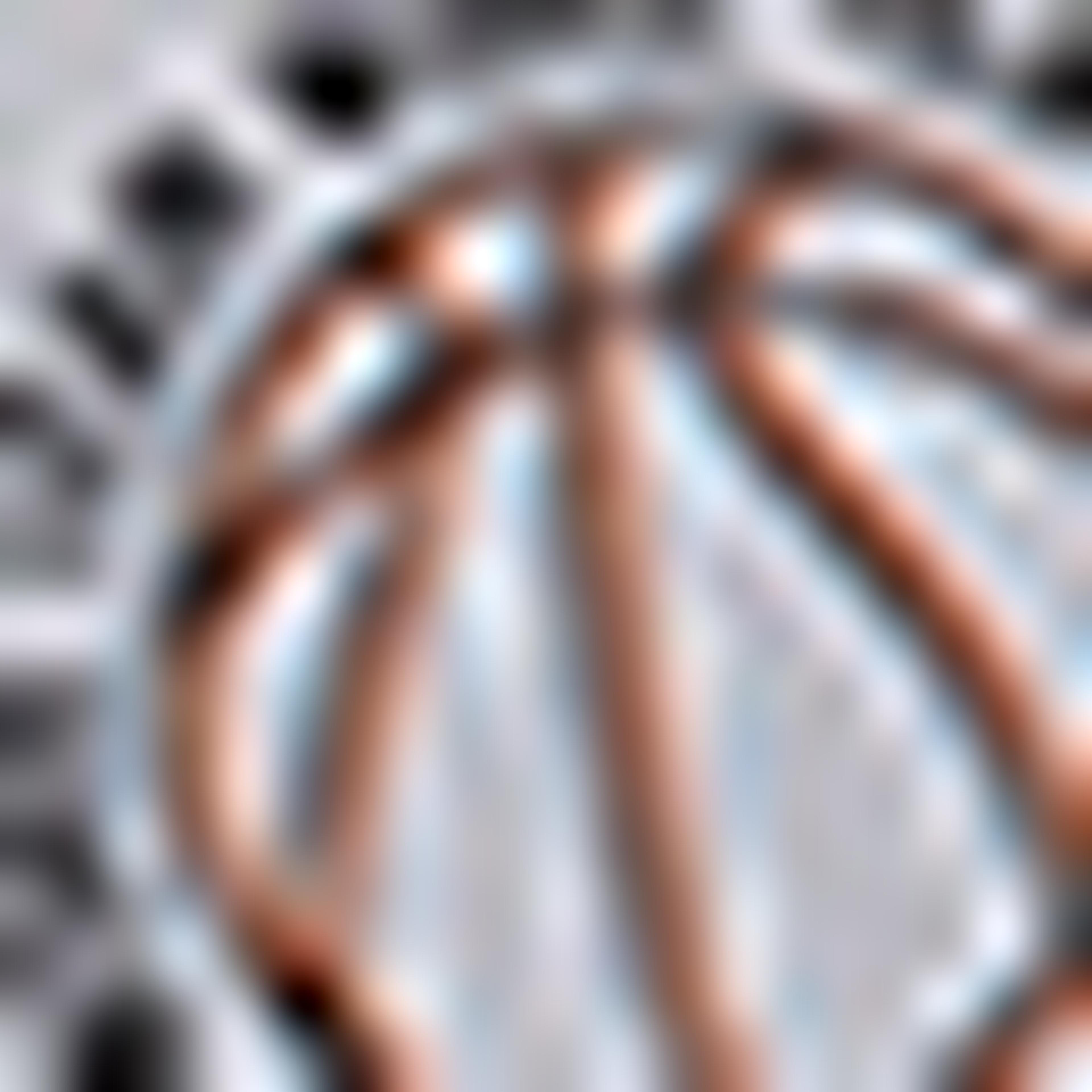 طقم ملابس بهودي متباين الألوان