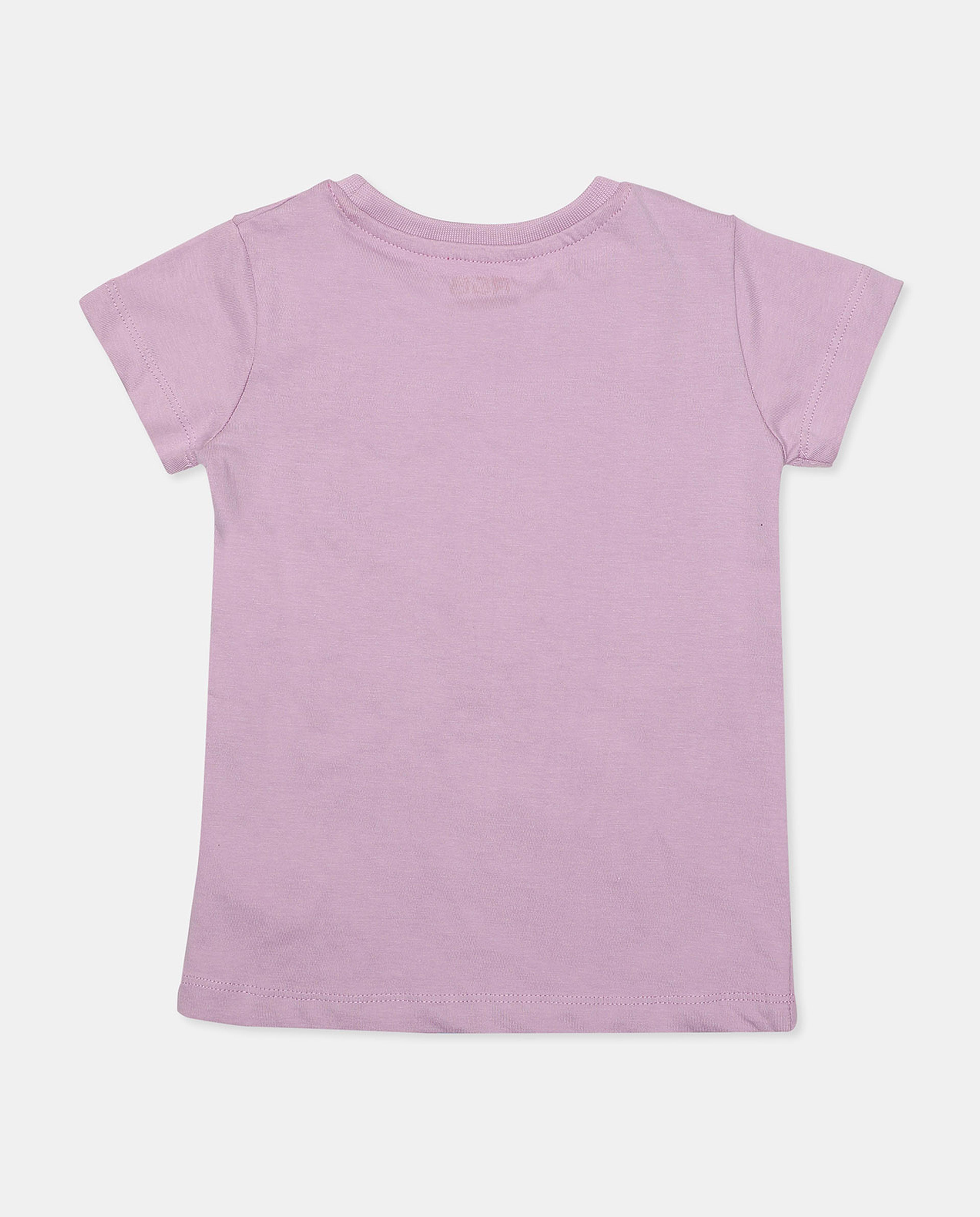 تيشيرت بياقة مستديرة وأكمام قصيرة وطبعة