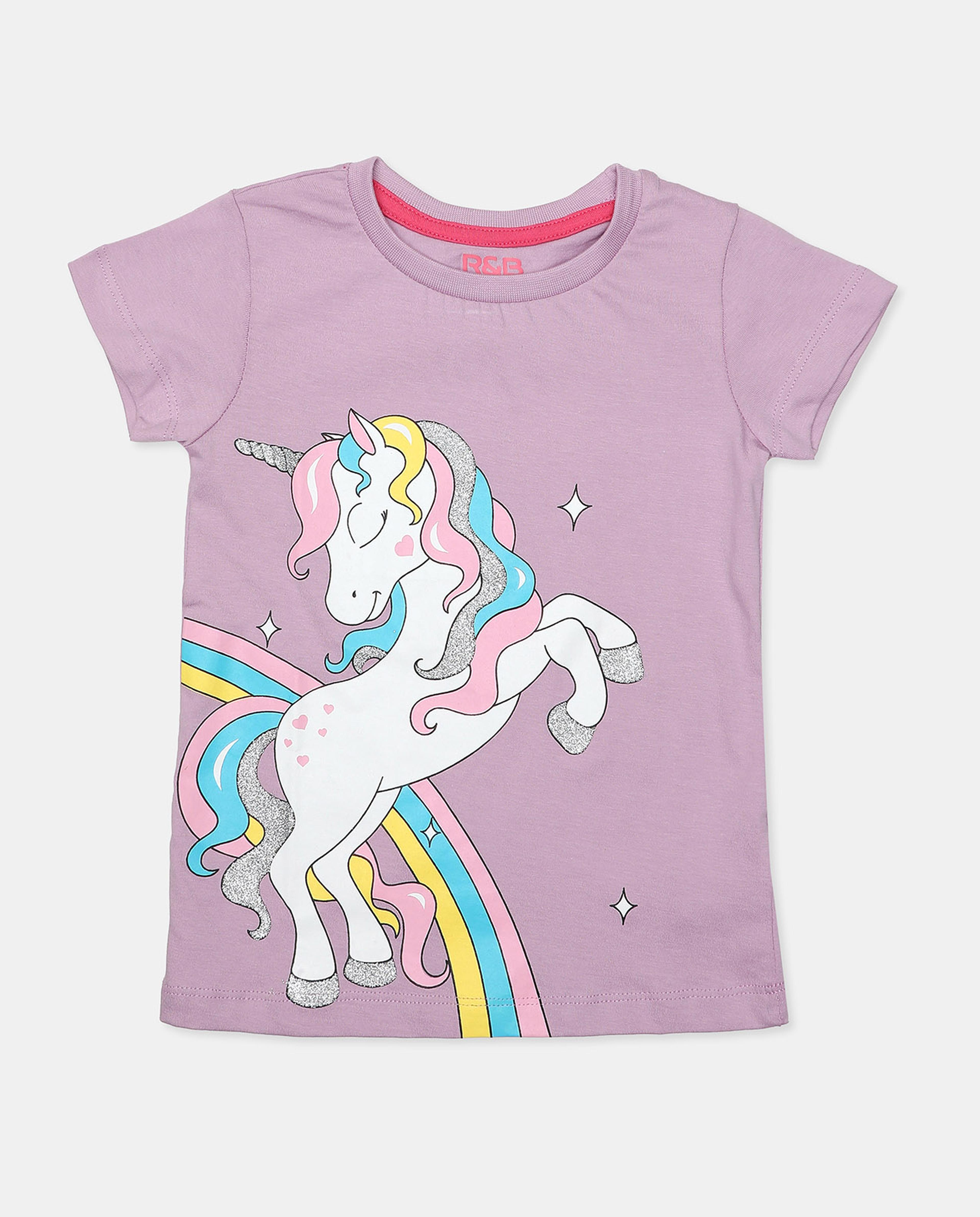 تيشيرت بياقة مستديرة وأكمام قصيرة وطبعة