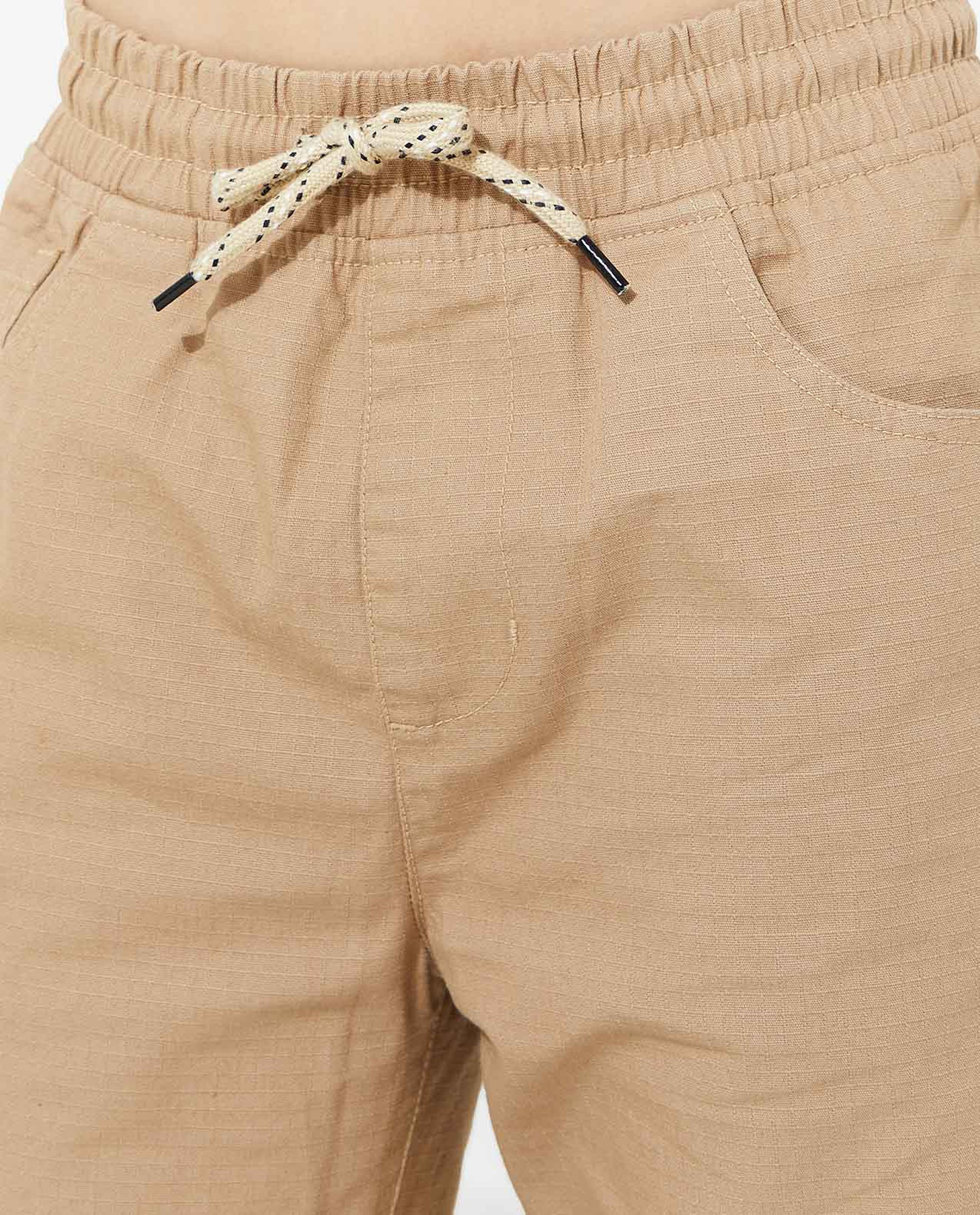 بنطال بربطة على الخصر