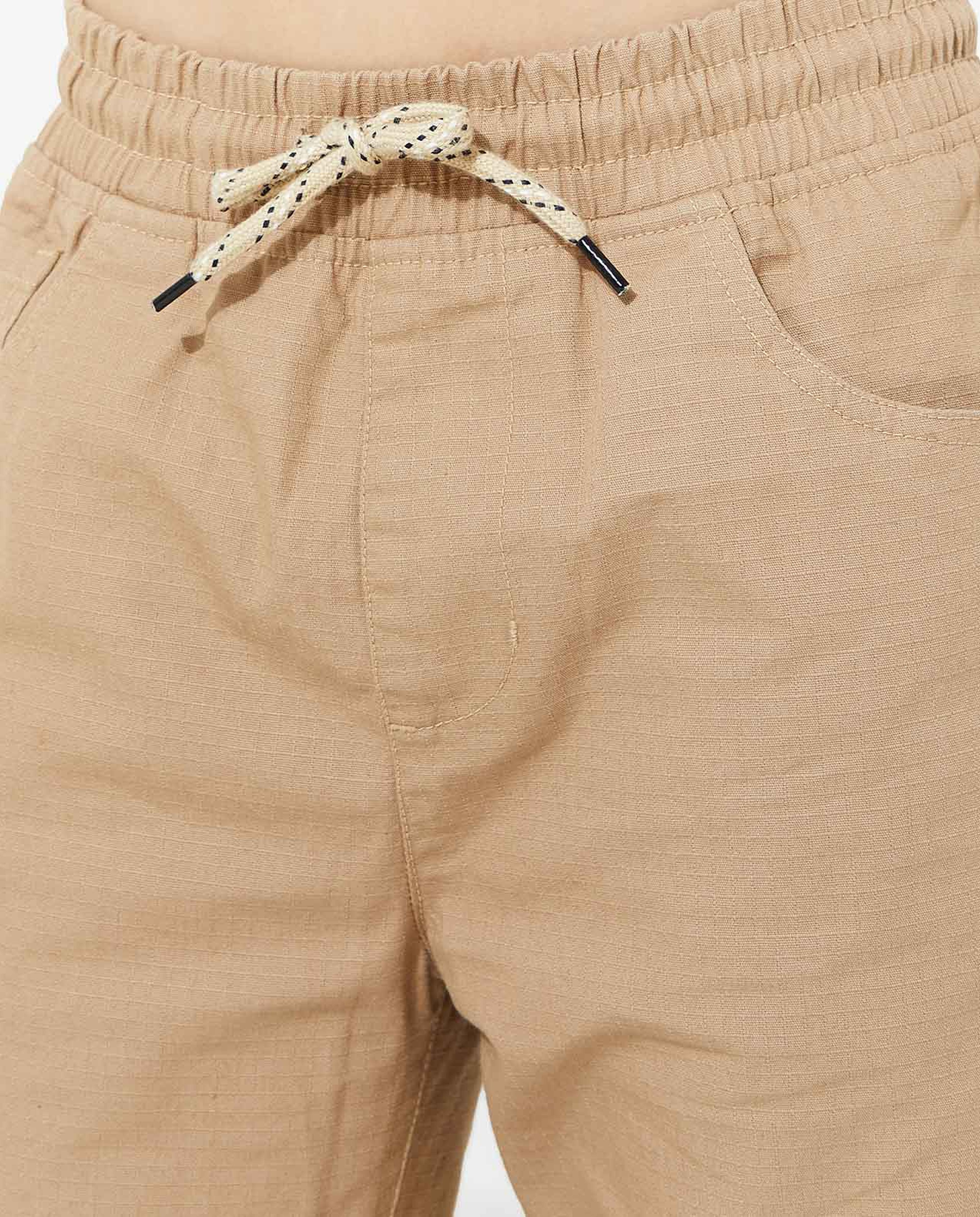 بنطال بربطة على الخصر