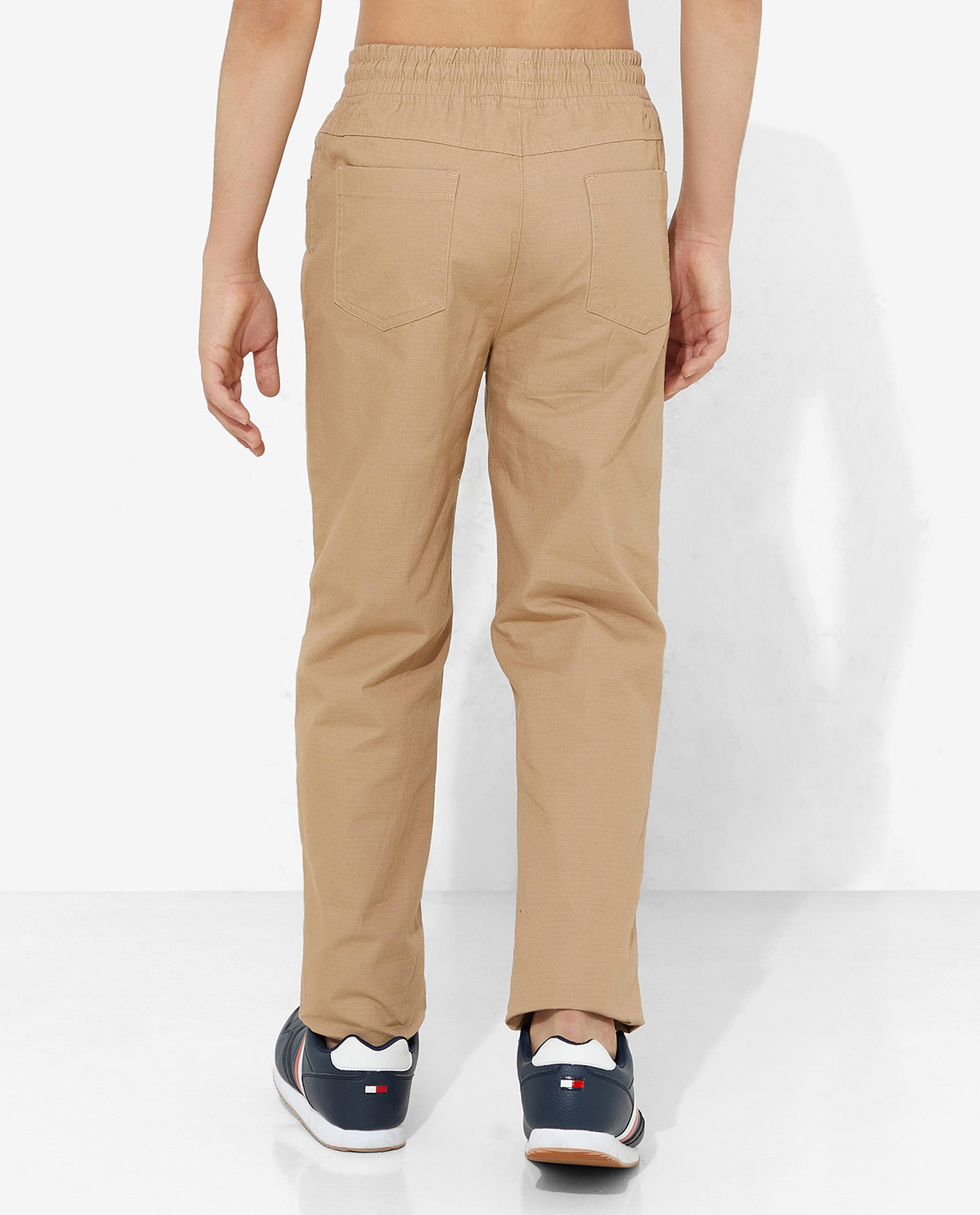 بنطال بربطة على الخصر