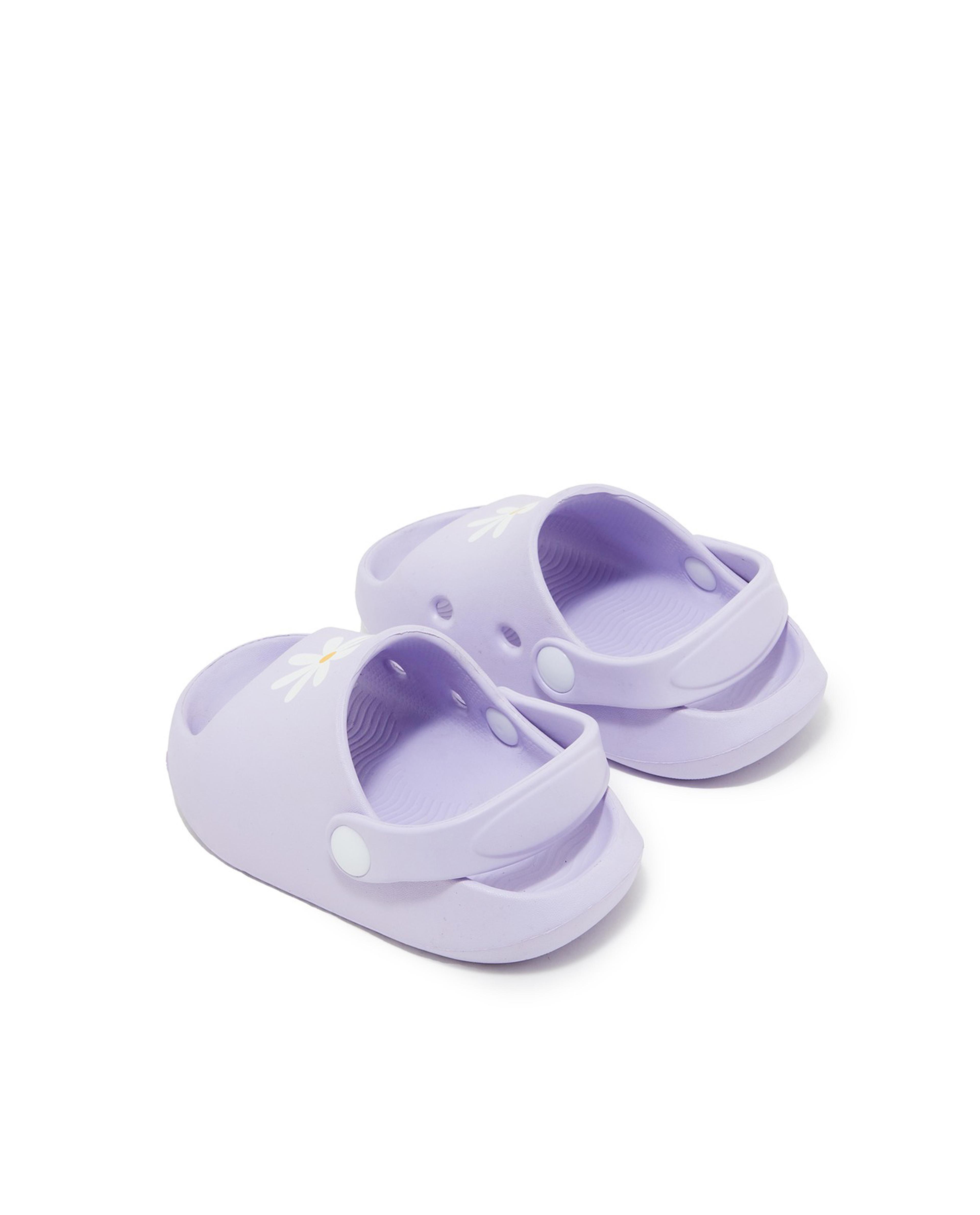 حذاء كلوغ بمقدمة مفتوحة