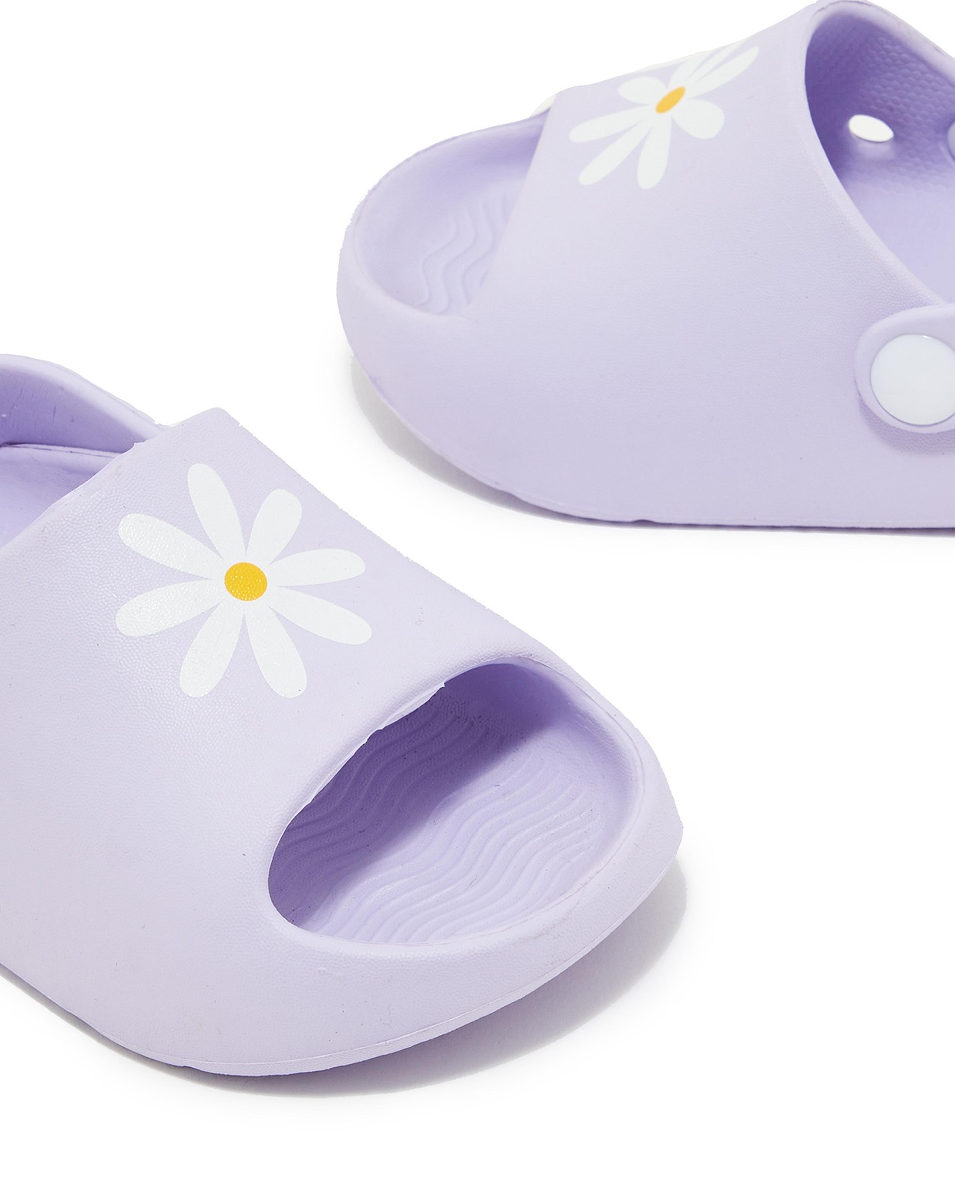 حذاء كلوغ بمقدمة مفتوحة