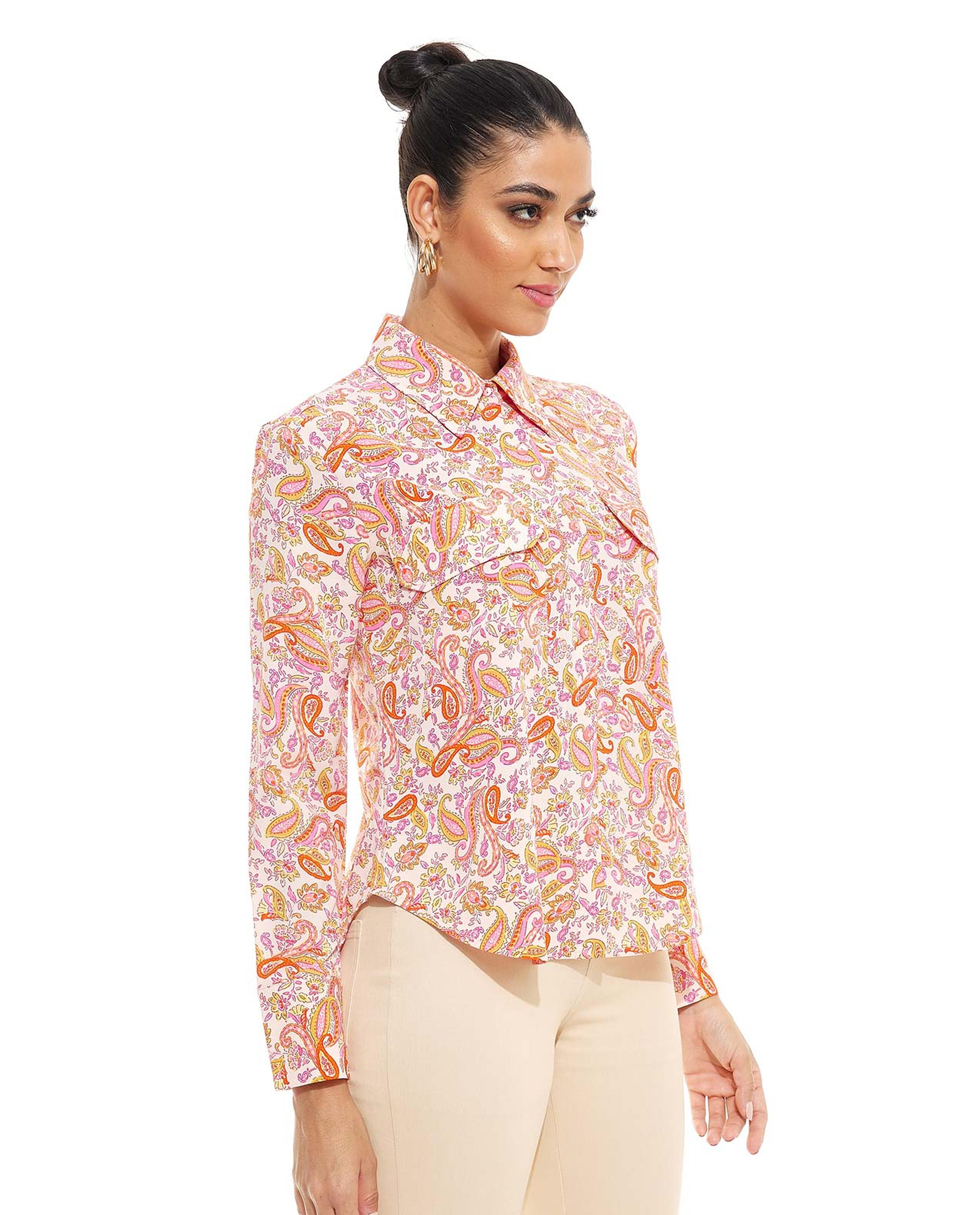 قميص بياقة كلاسيكية وأكمام طويلة ونقشة الزهور