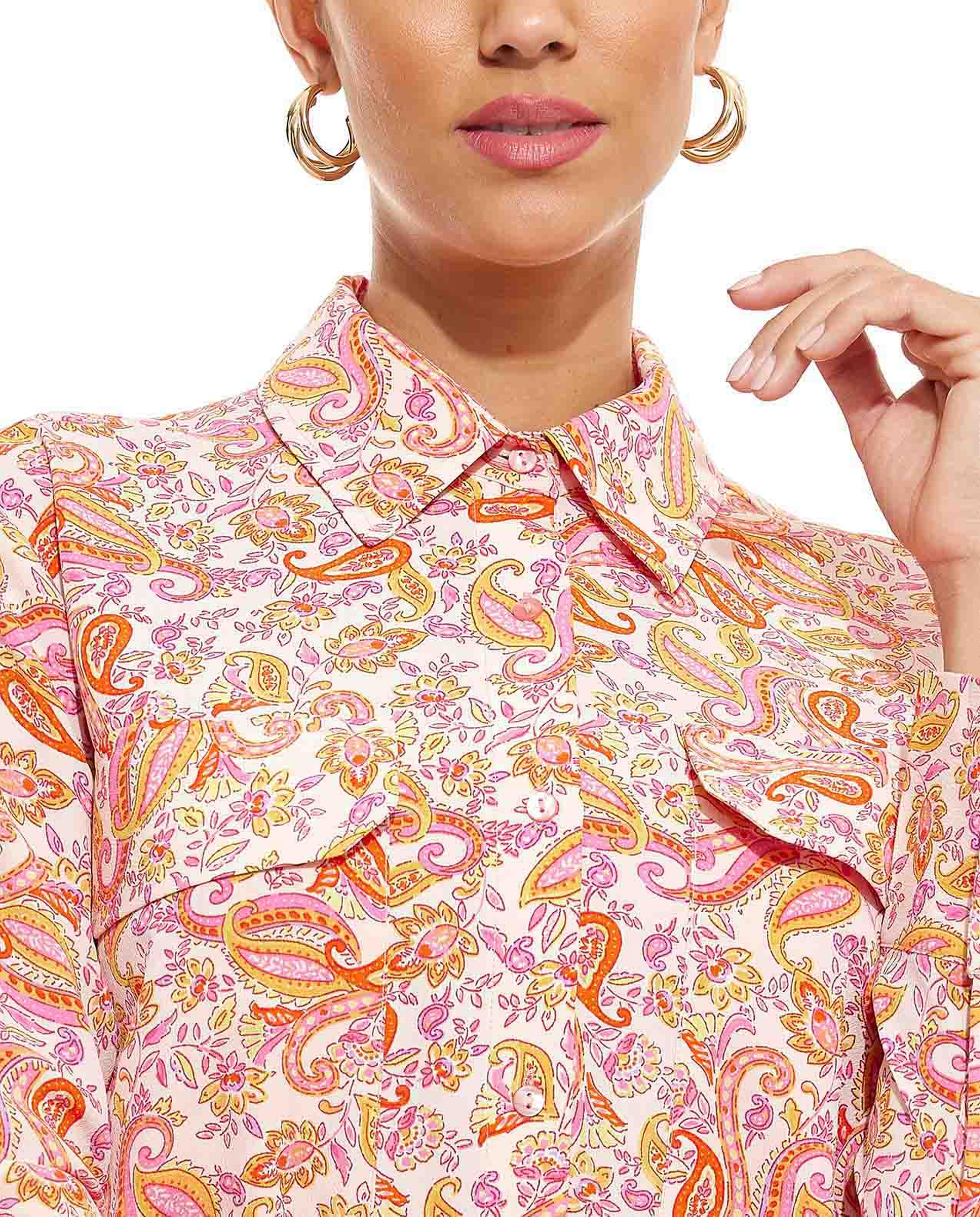 قميص بياقة كلاسيكية وأكمام طويلة ونقشة الزهور