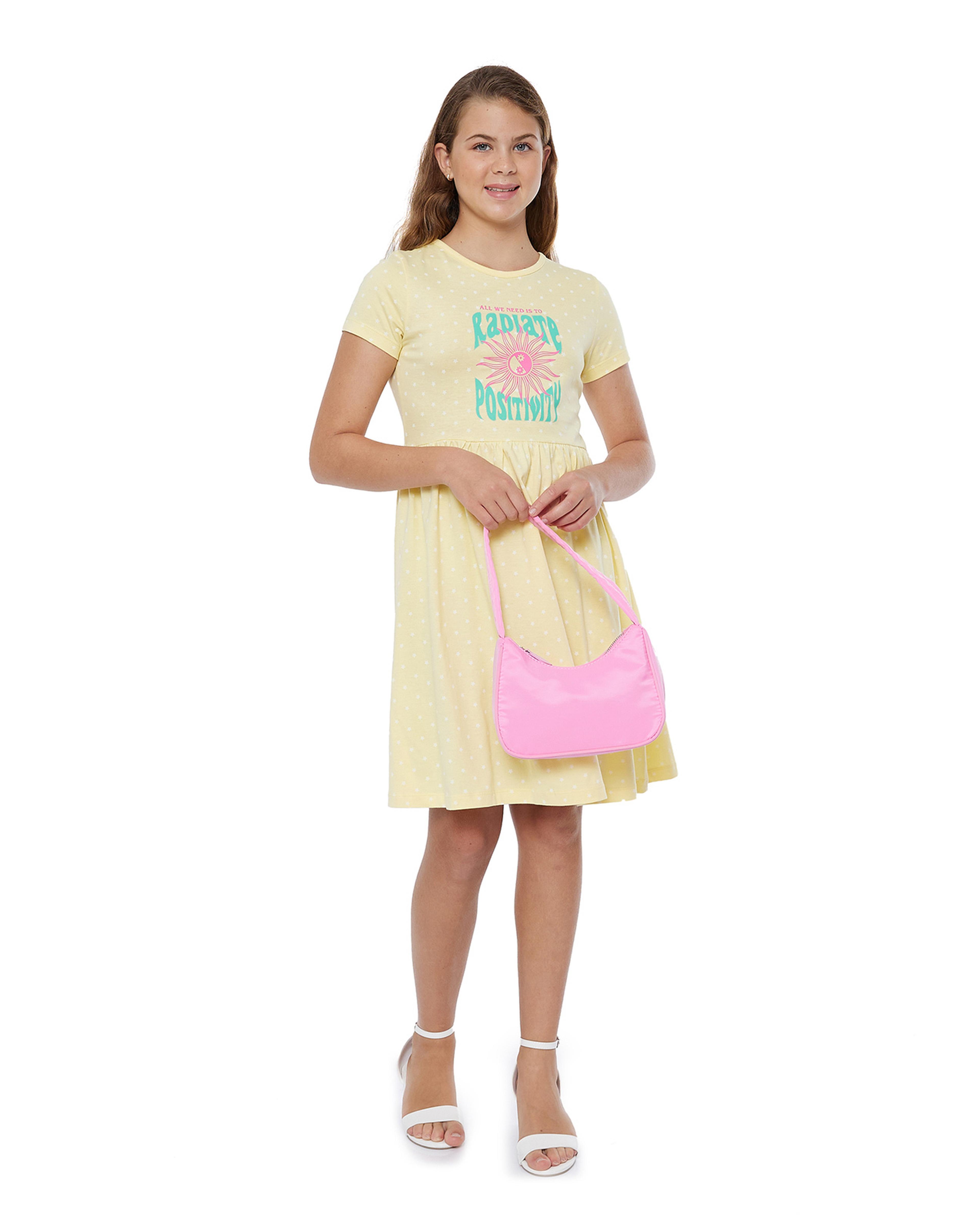 فستان منسوج بطبعة وأكمام قصيرة