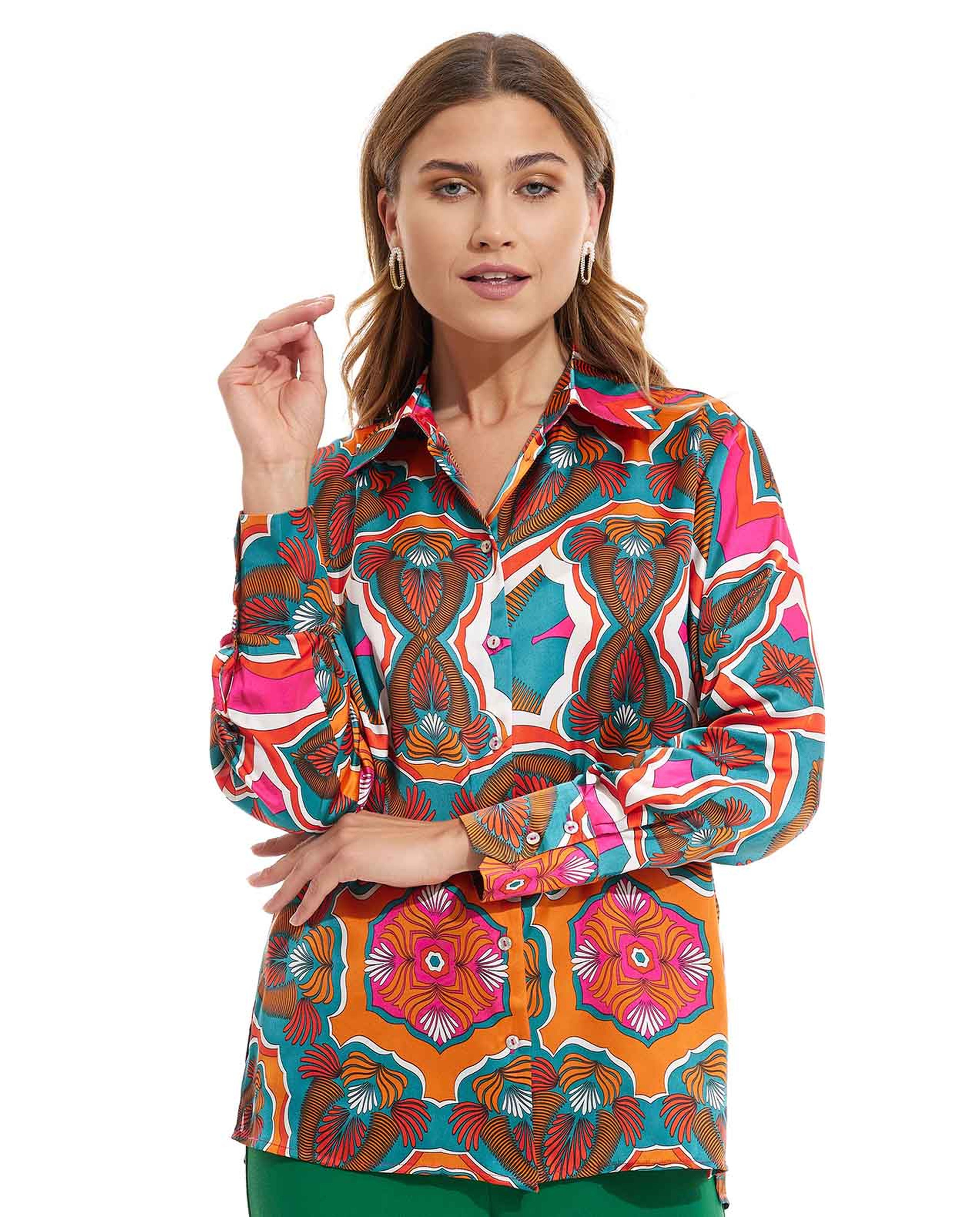 قميص بياقة كلاسيكية وأكمام طويلة