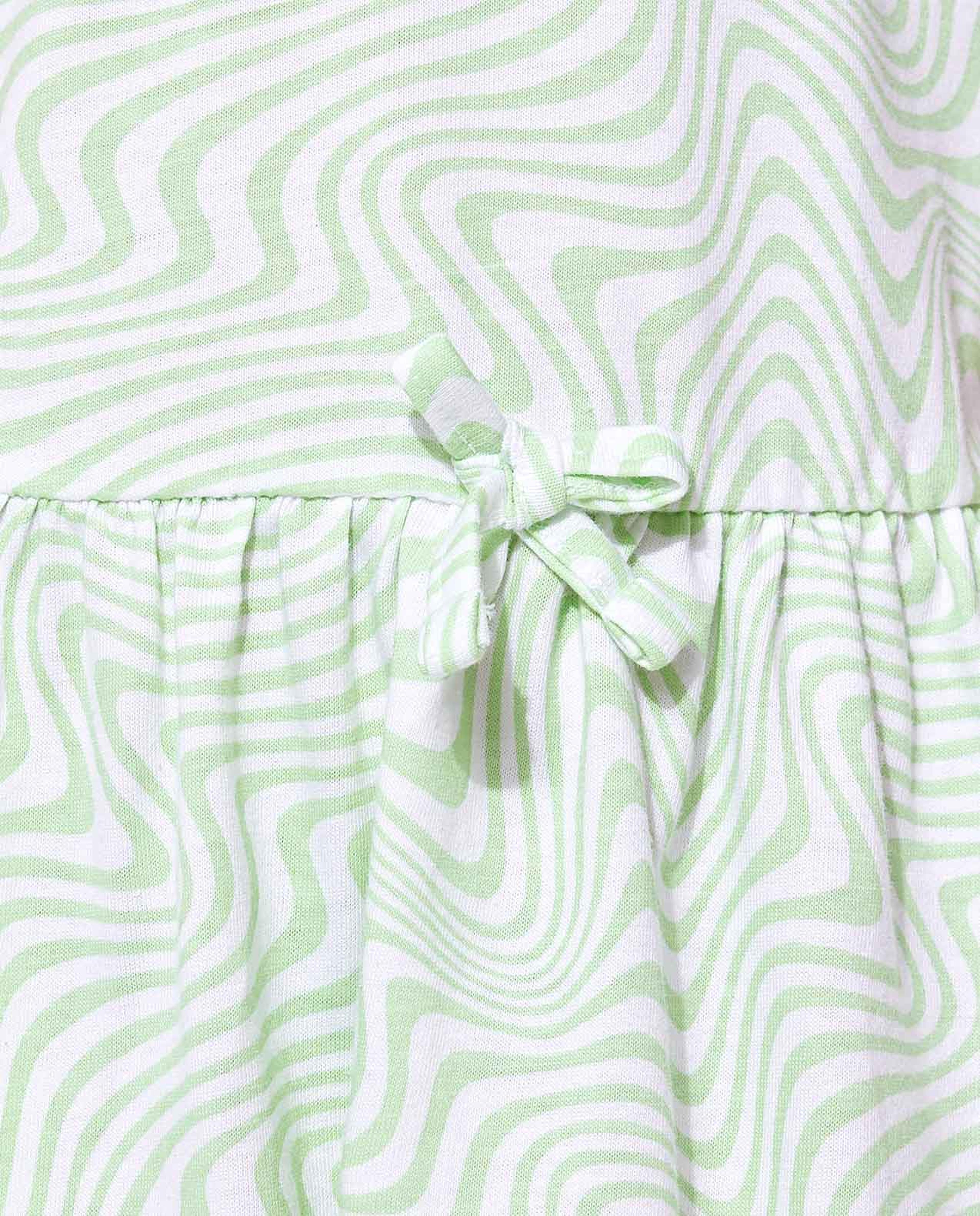 فستان بياقة مستديرة بدون أكمام وطبعة