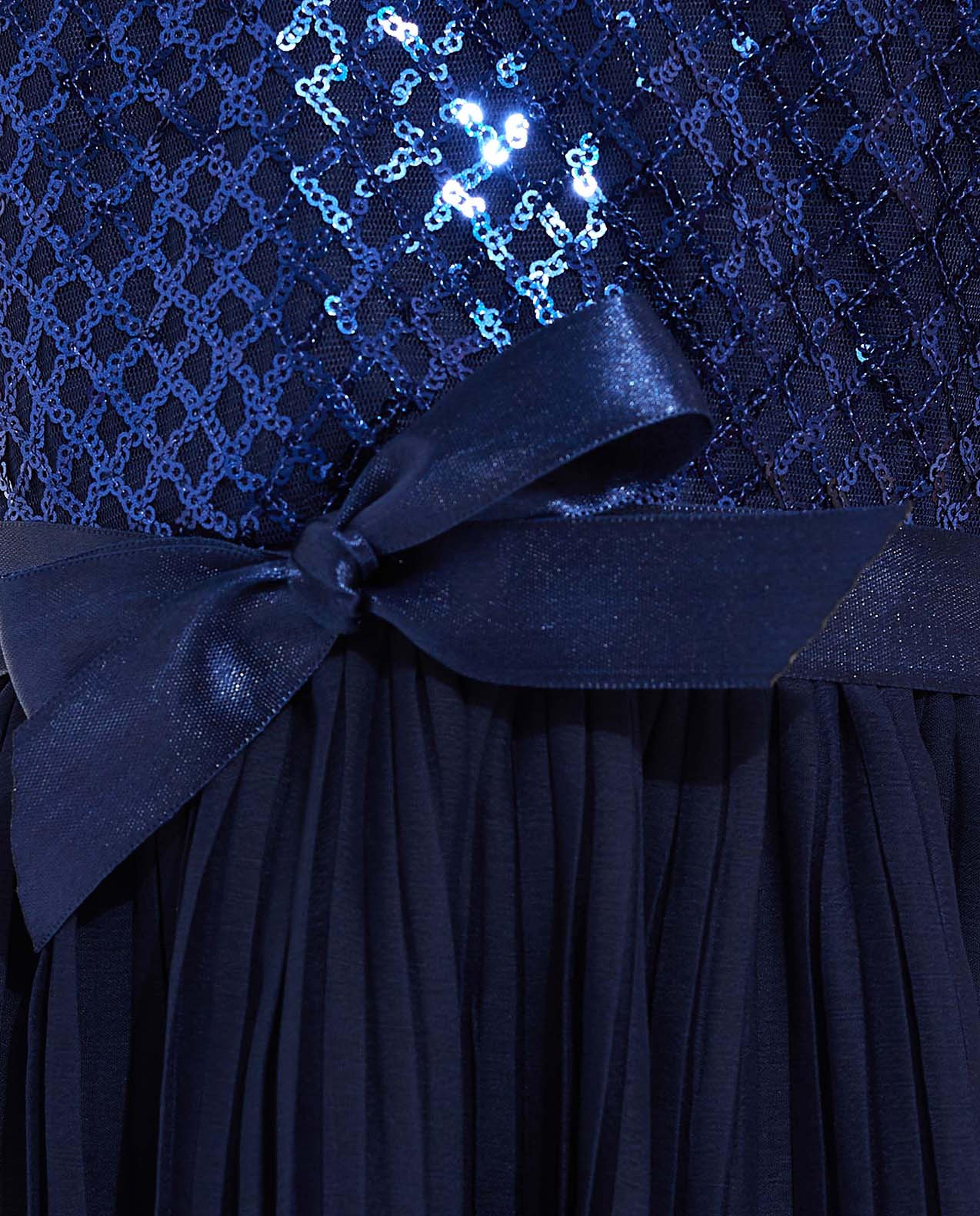 فستان واسع مطرز