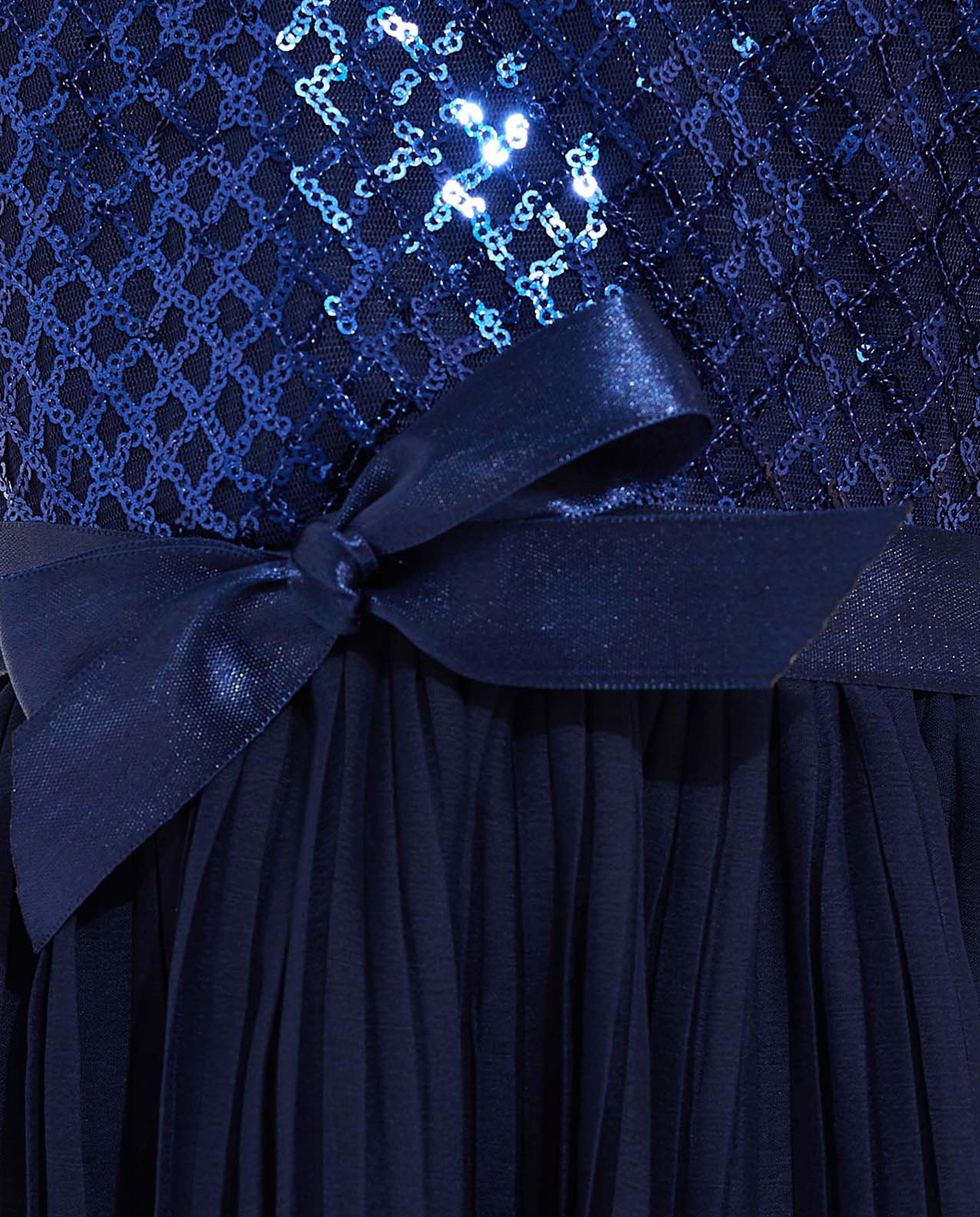 فستان واسع مطرز