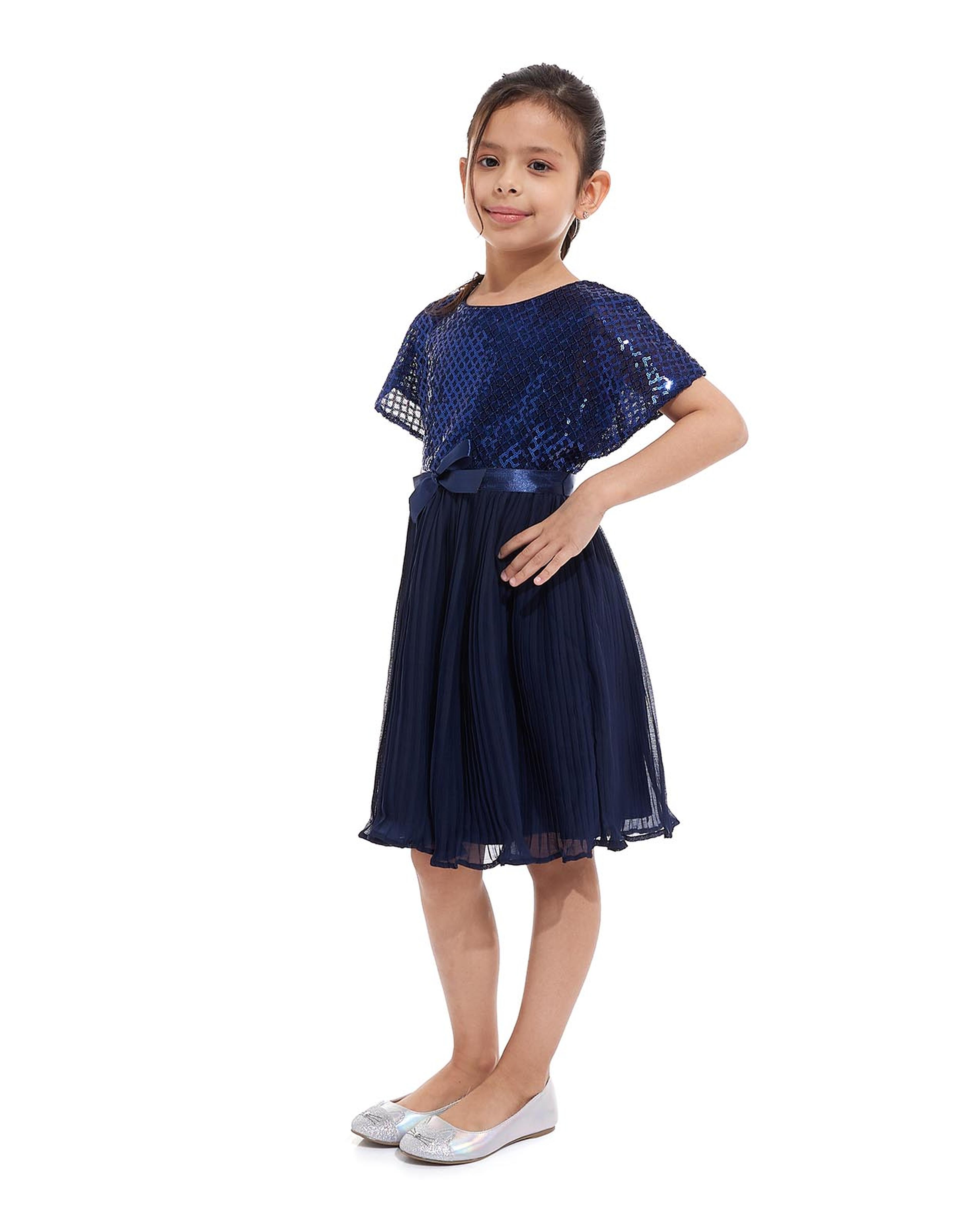 فستان واسع مطرز