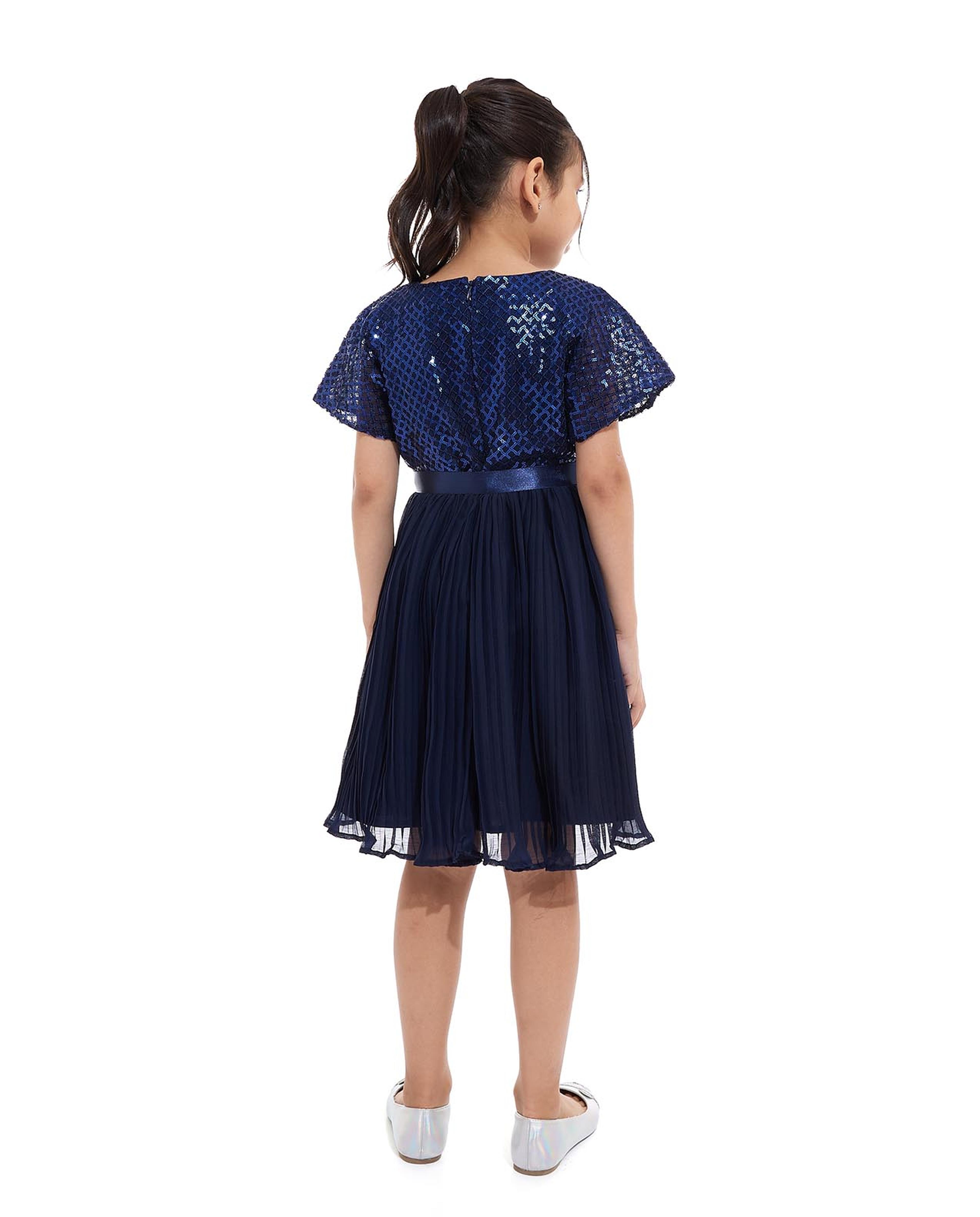 فستان واسع مطرز