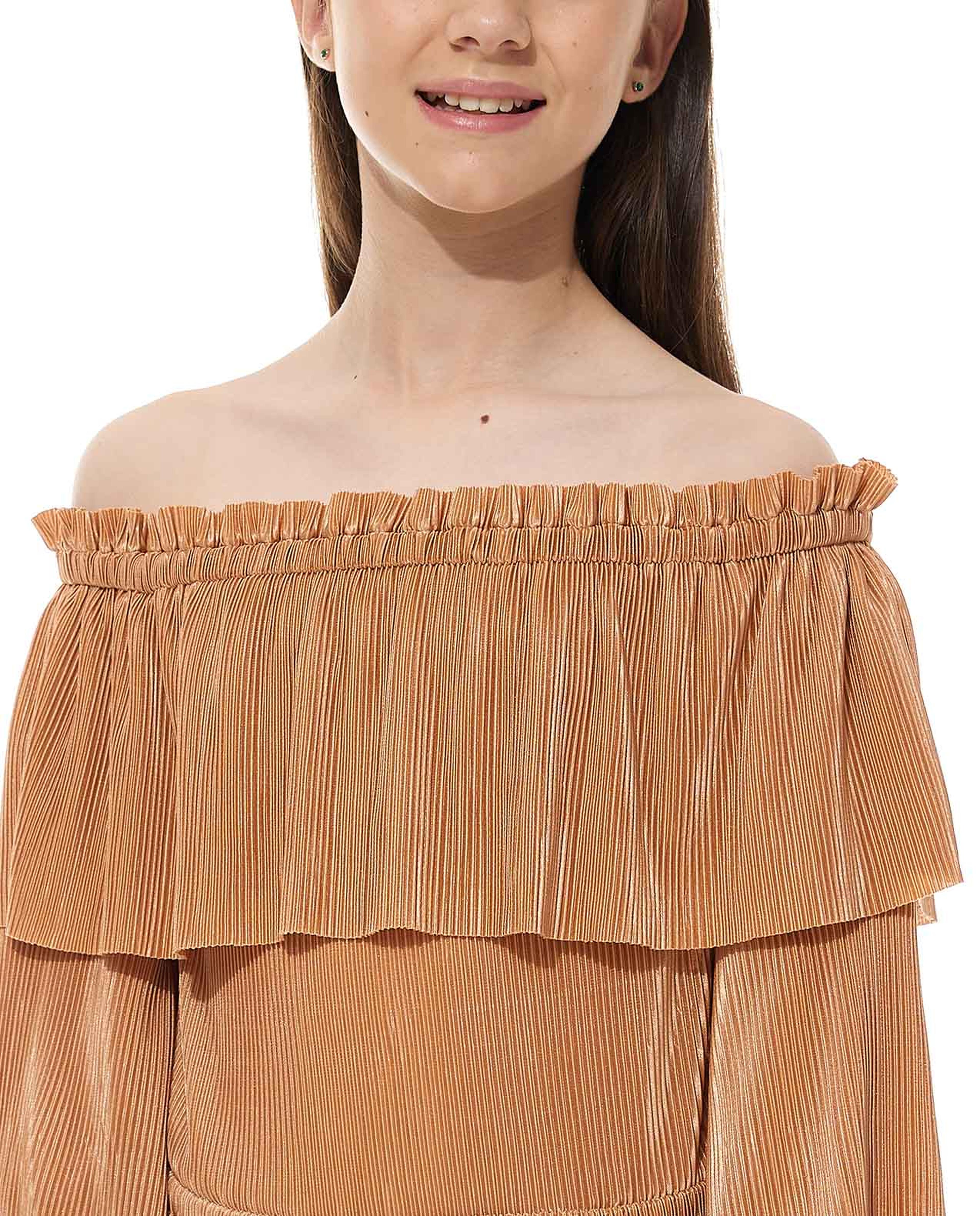 جمبسوت مكشوف الأكتاف