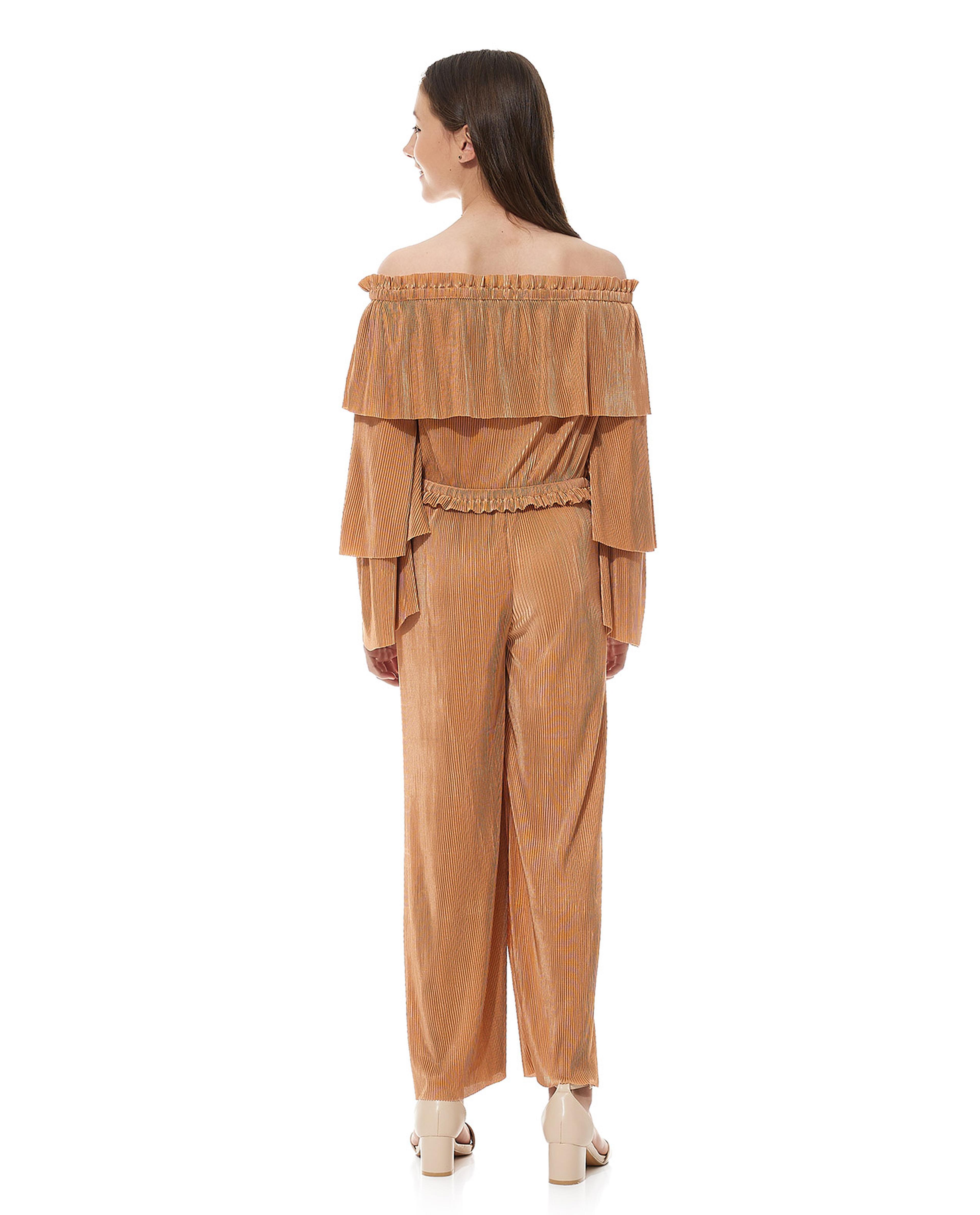 جمبسوت مكشوف الأكتاف