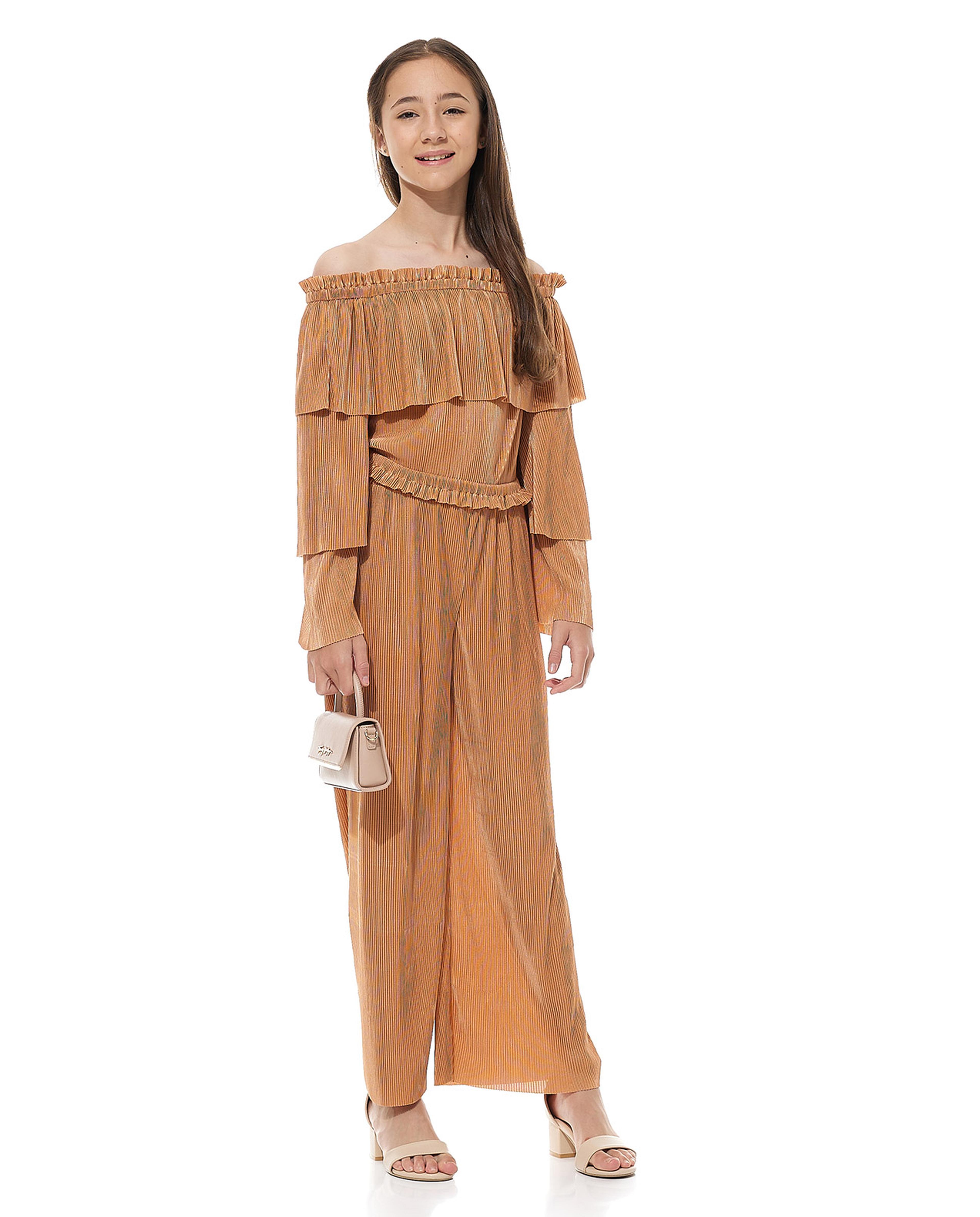 جمبسوت مكشوف الأكتاف