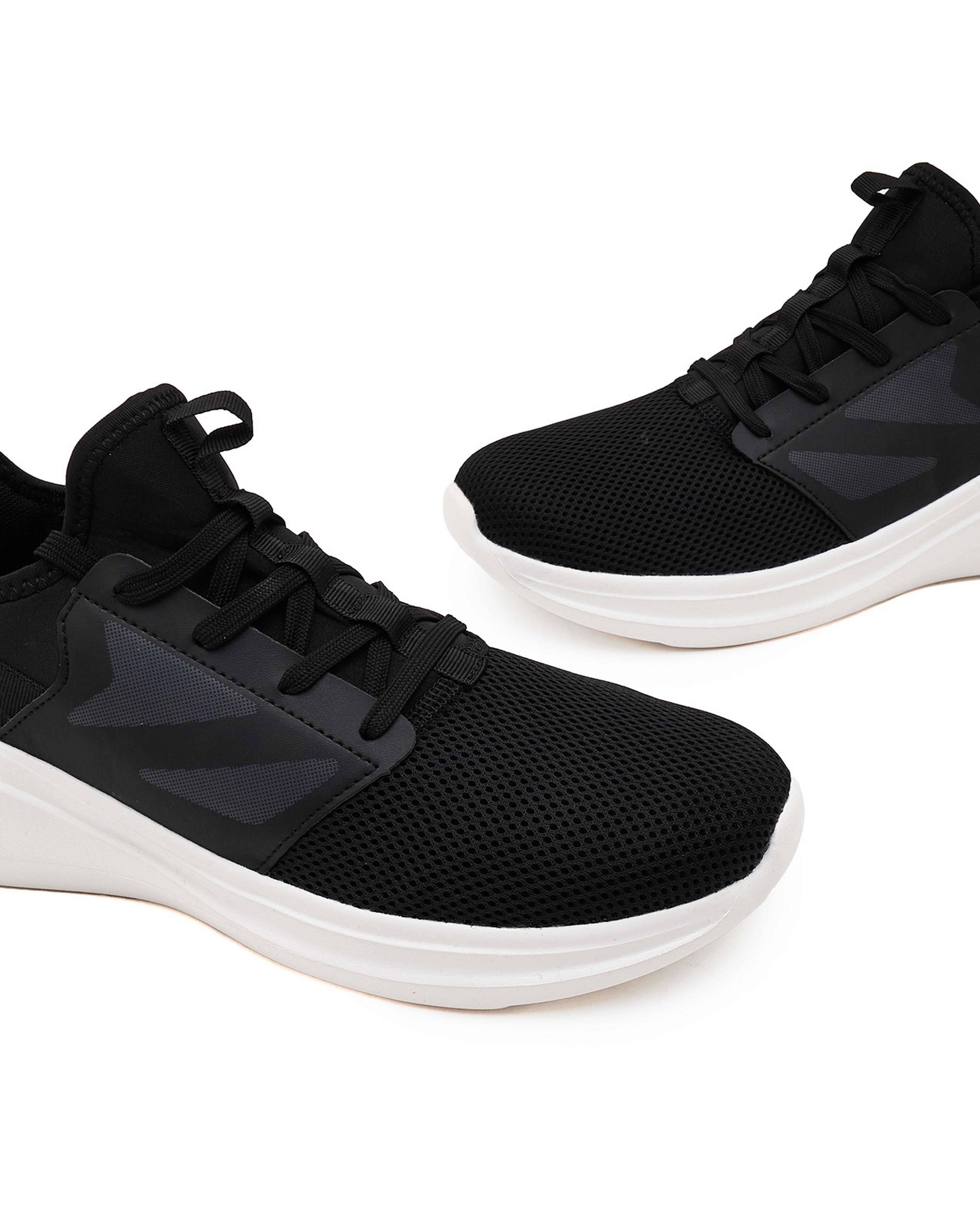 حذاء جري برباط