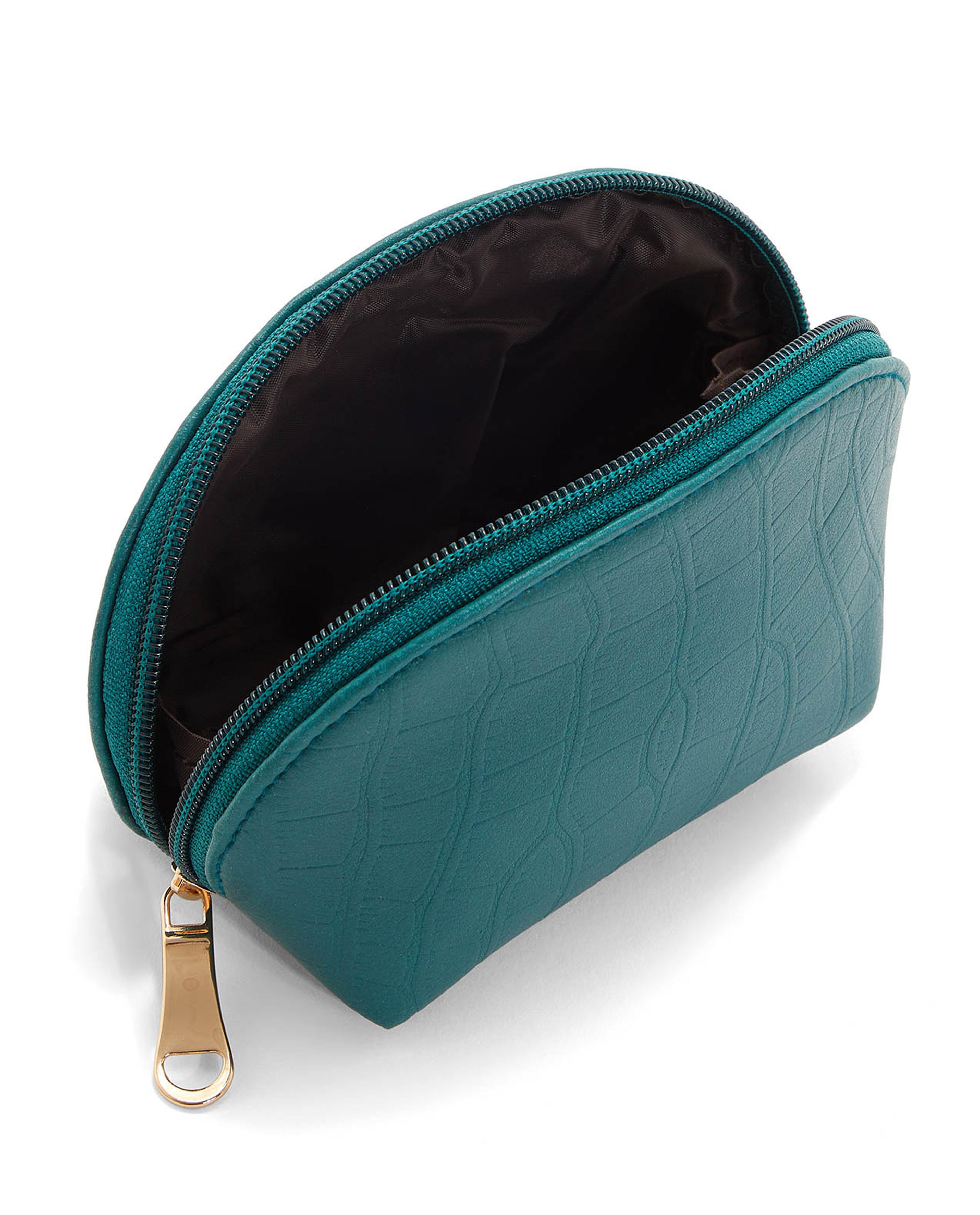 باوتش للسفر بنقشة بارزة