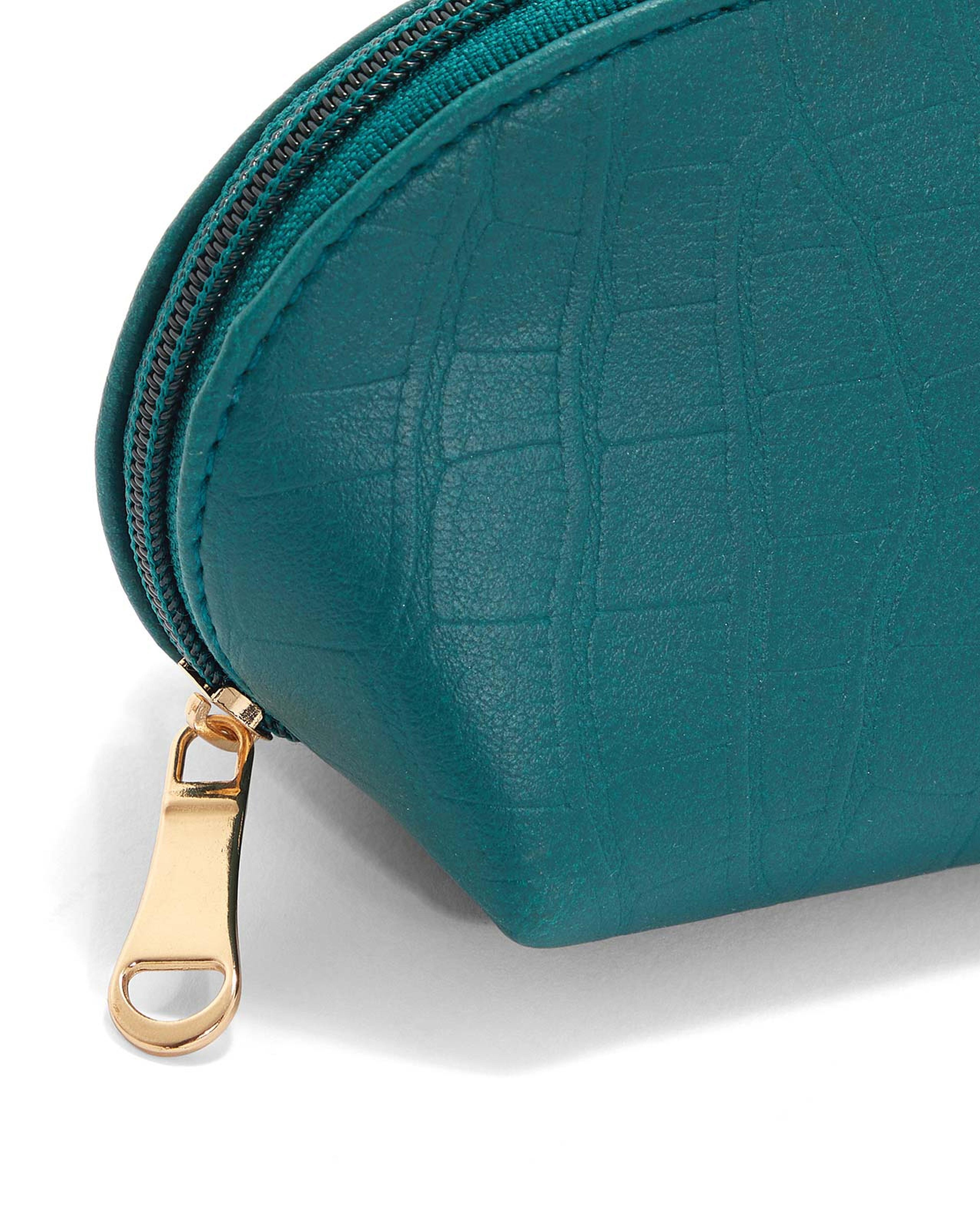 باوتش للسفر بنقشة بارزة