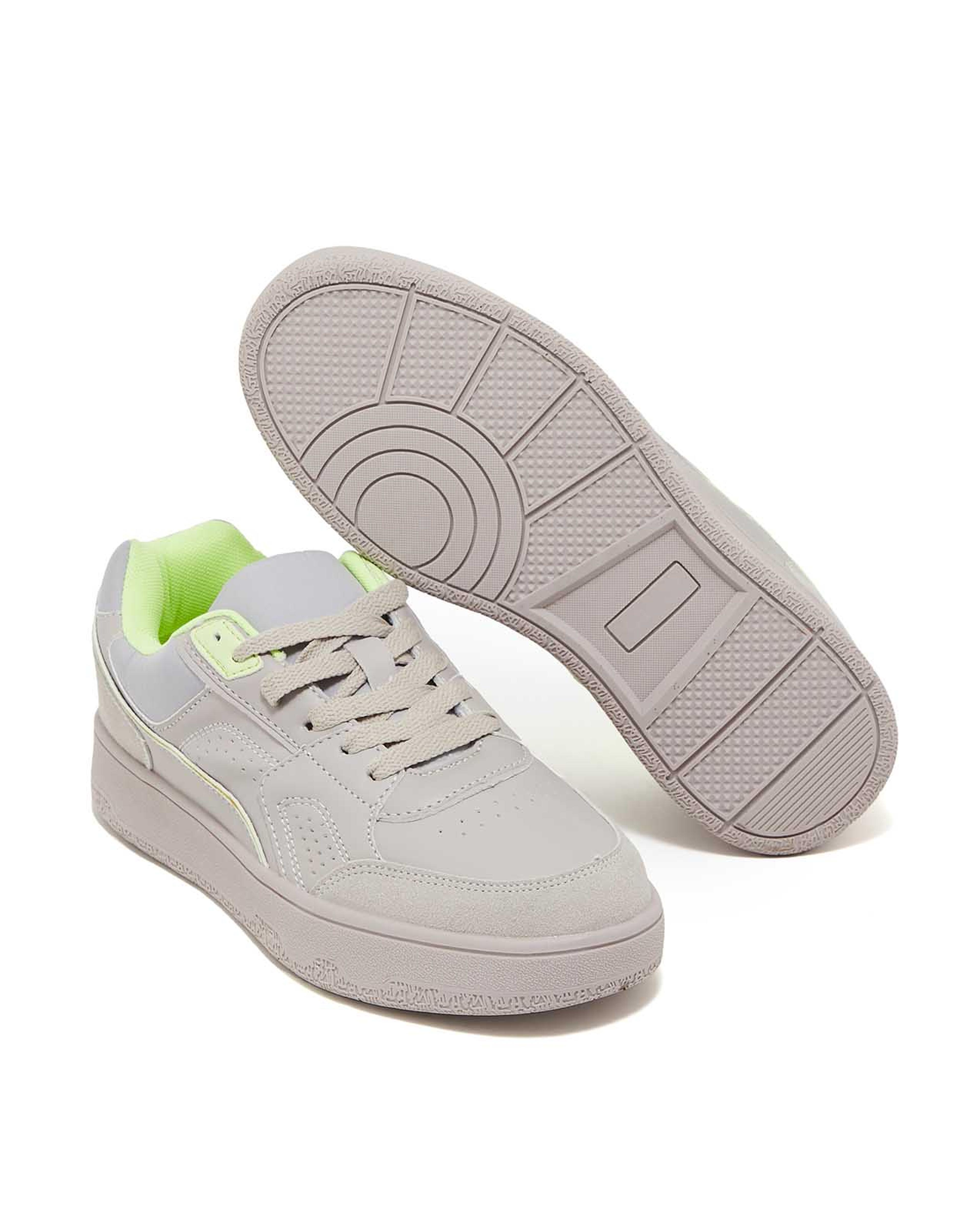 سنيكرز برباط بألوان متباينة