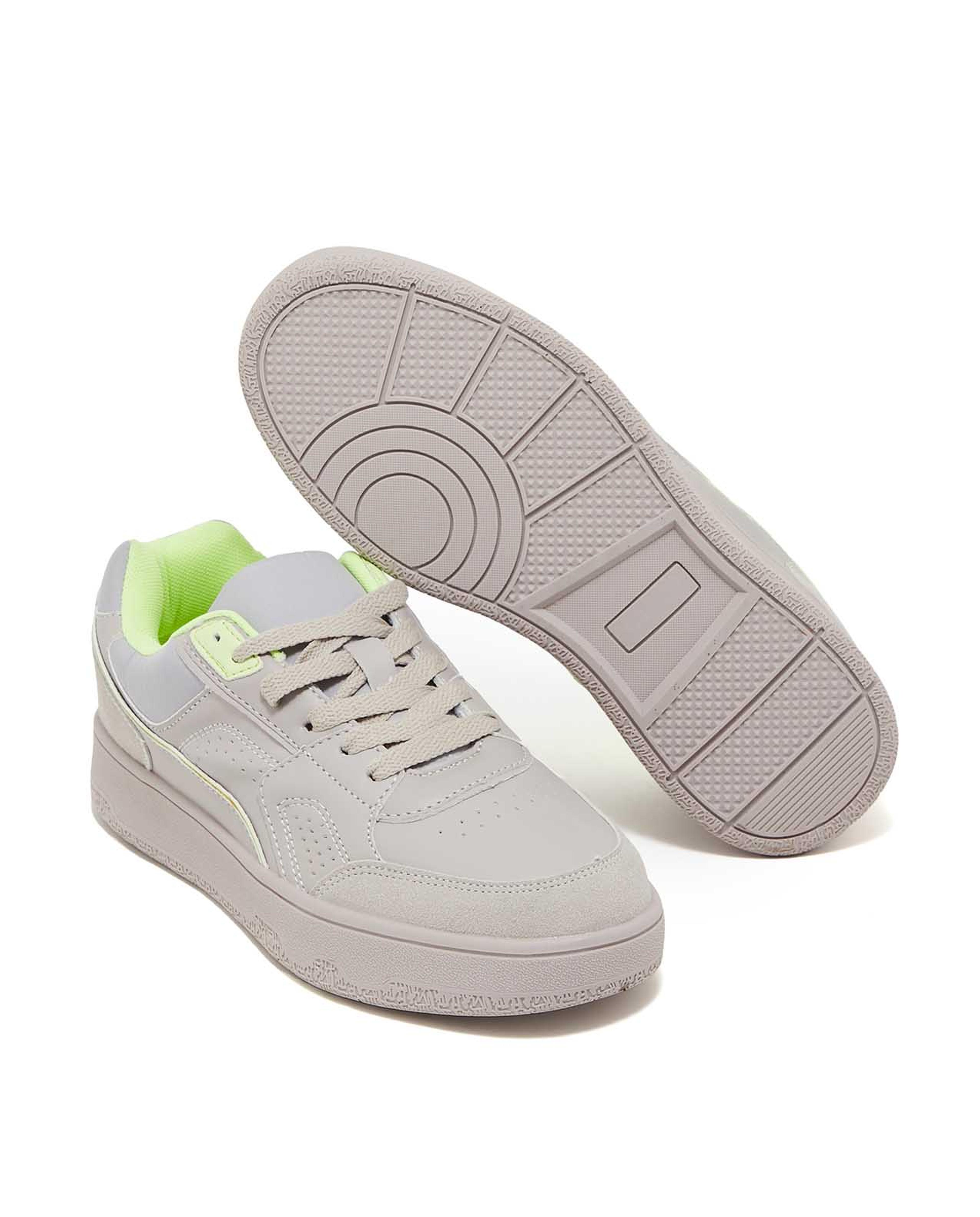 سنيكرز برباط بألوان متباينة