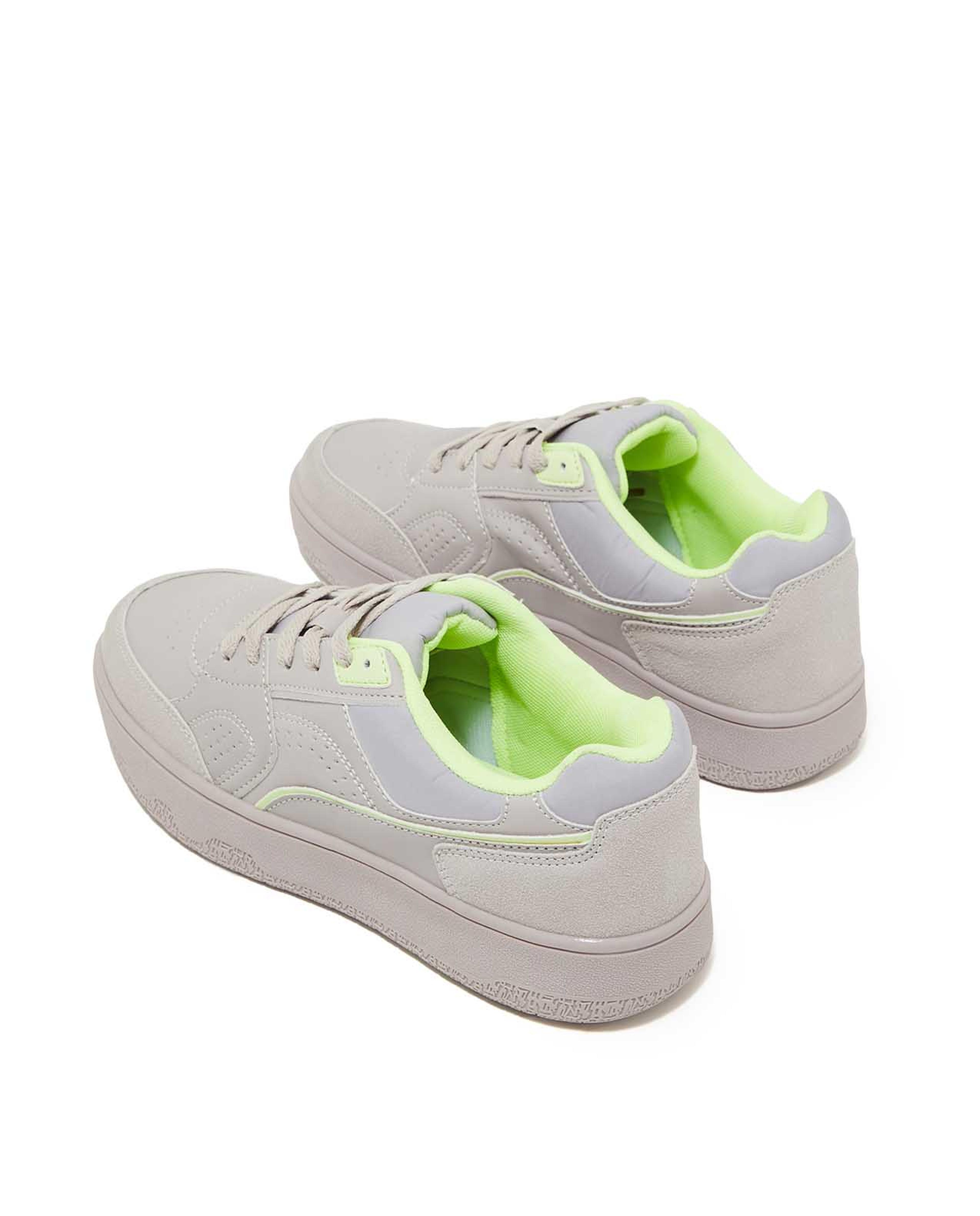 سنيكرز برباط بألوان متباينة