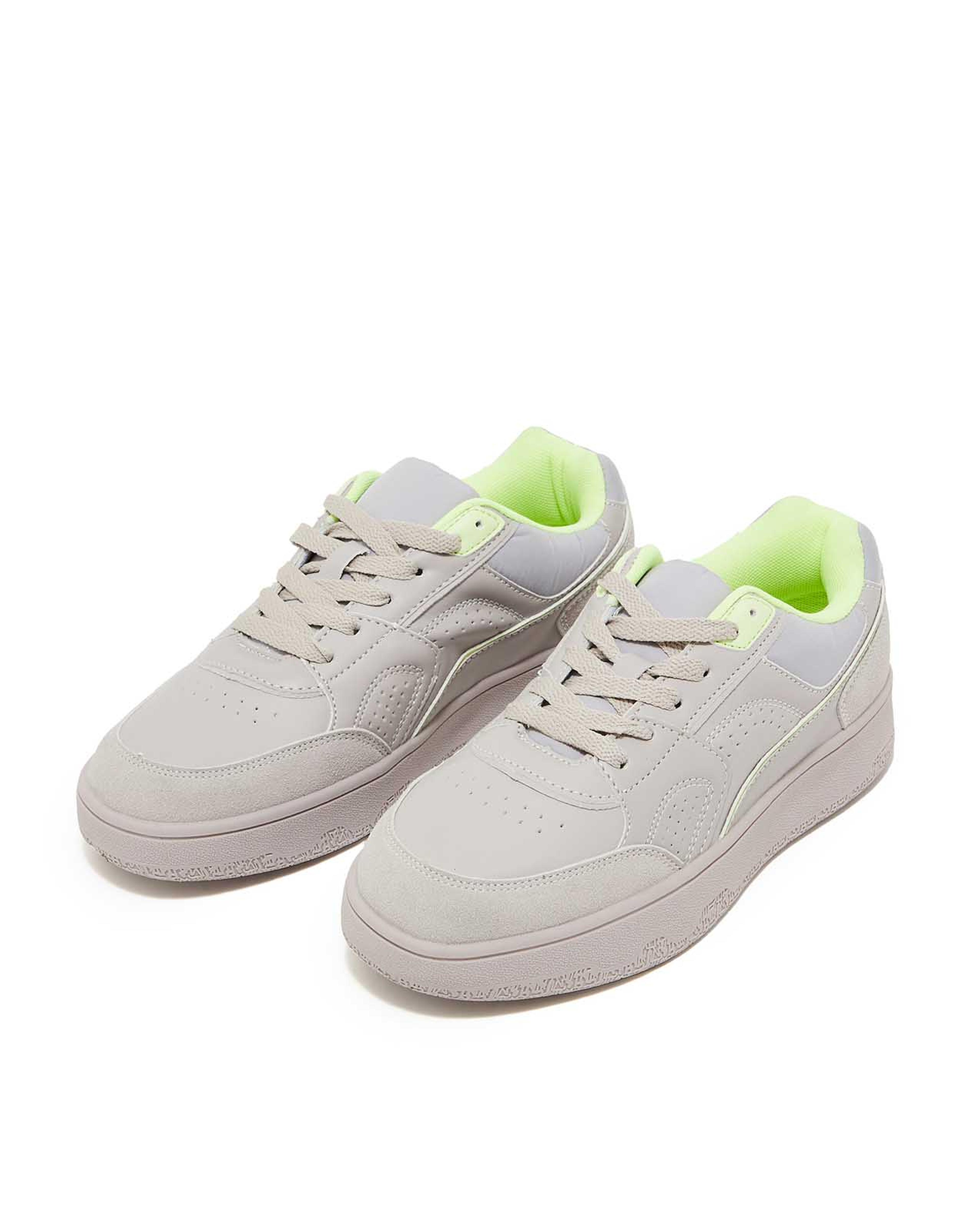 سنيكرز برباط بألوان متباينة