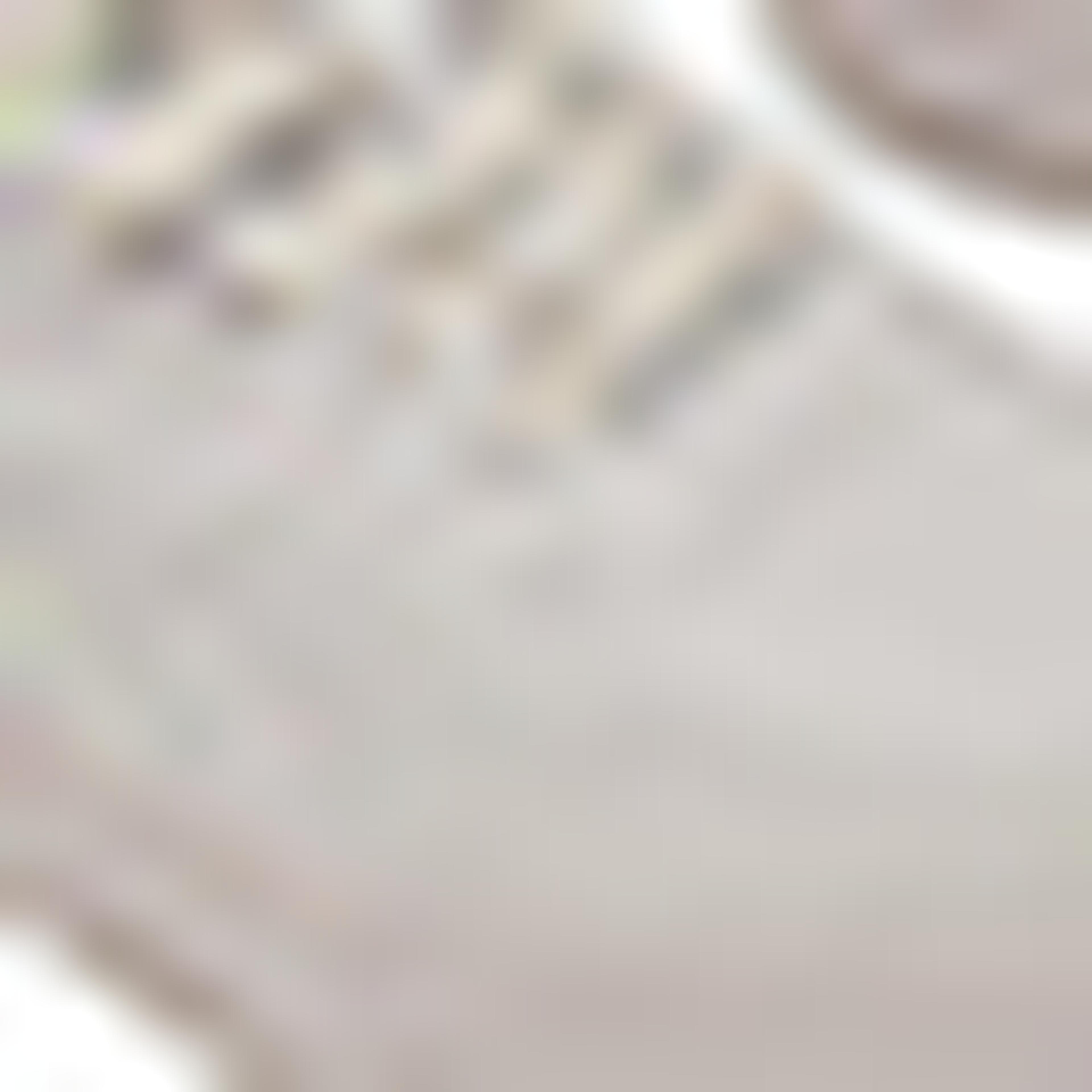 سنيكرز برباط بألوان متباينة