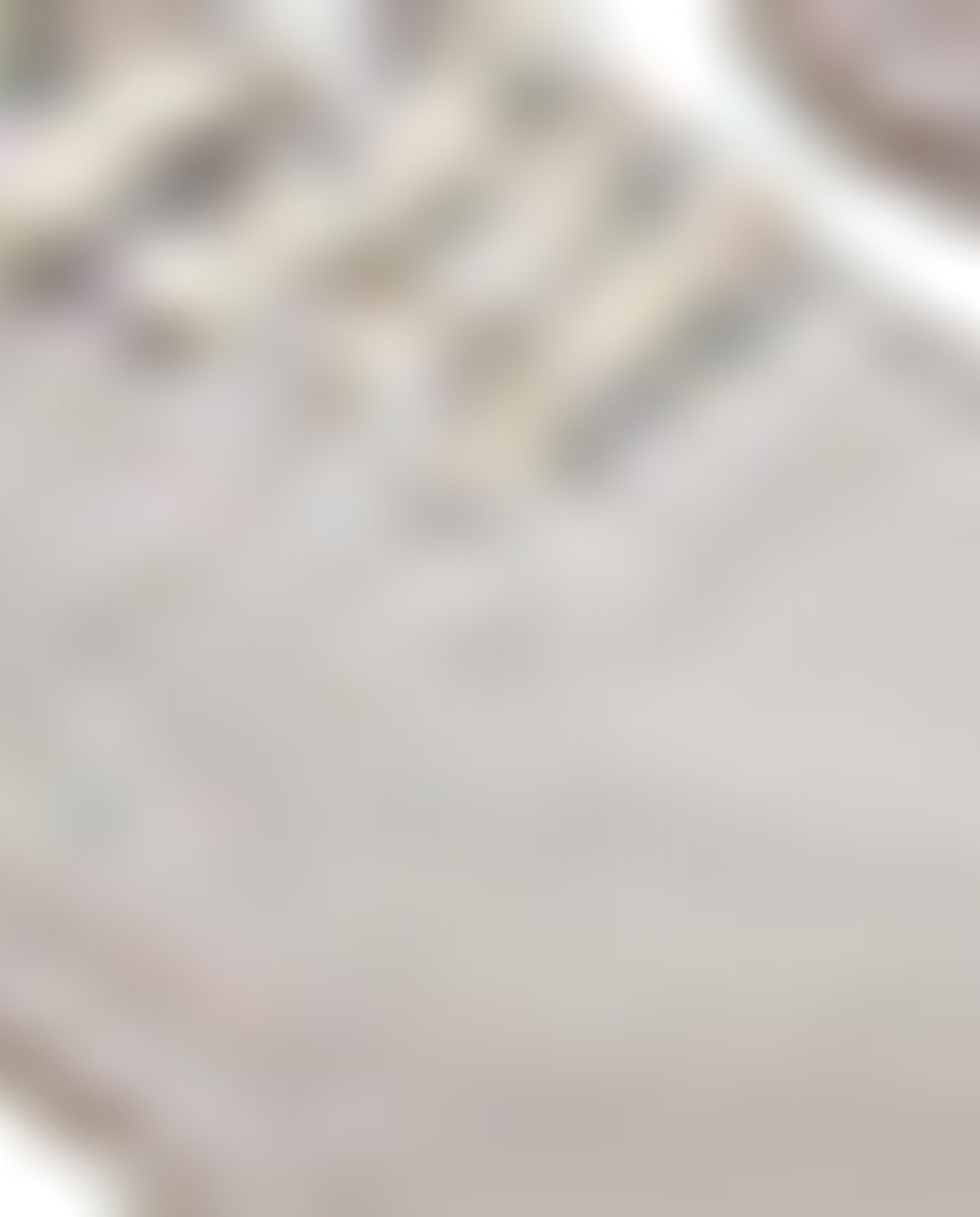 سنيكرز برباط بألوان متباينة