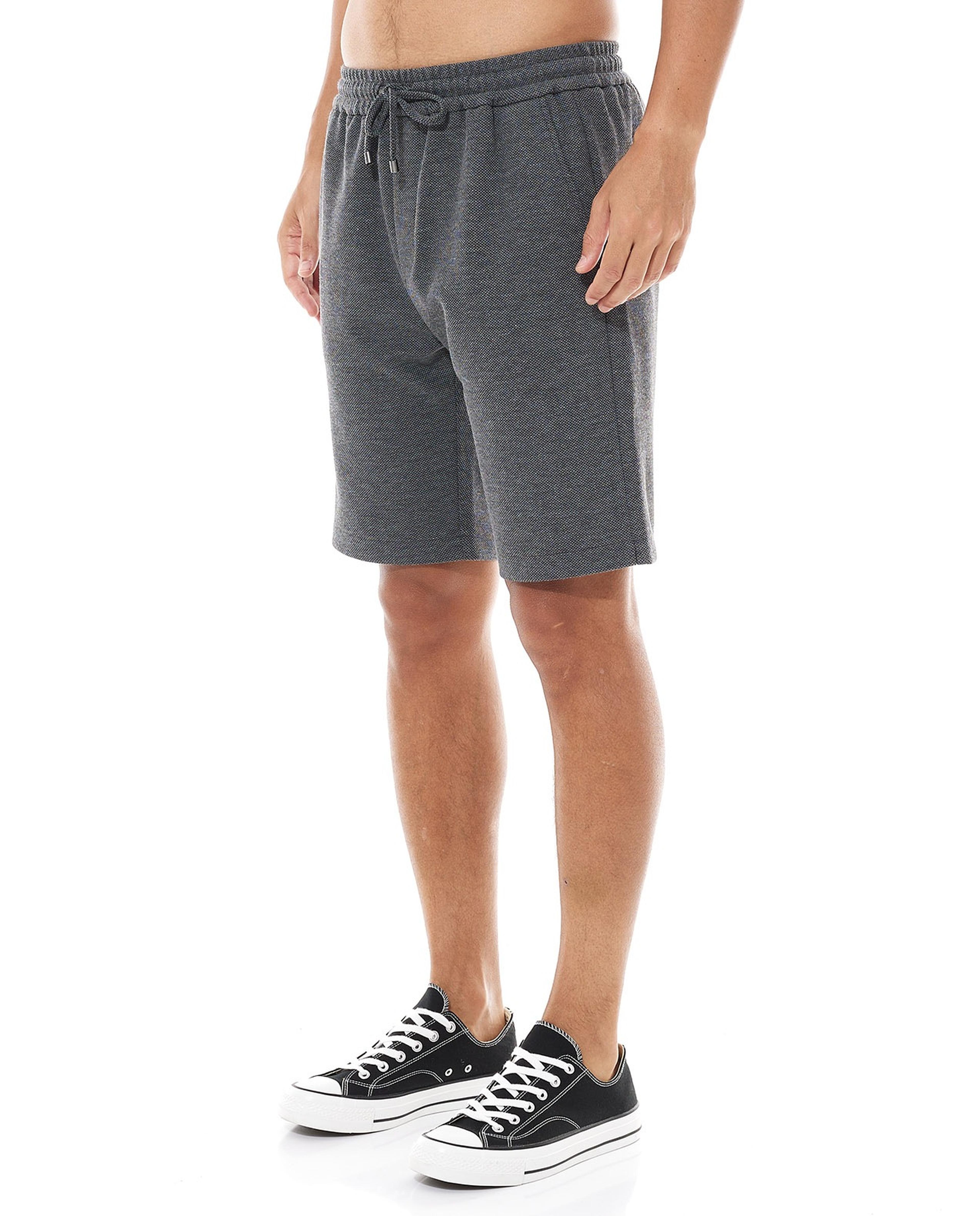 شورت سادة برباط على الخصر