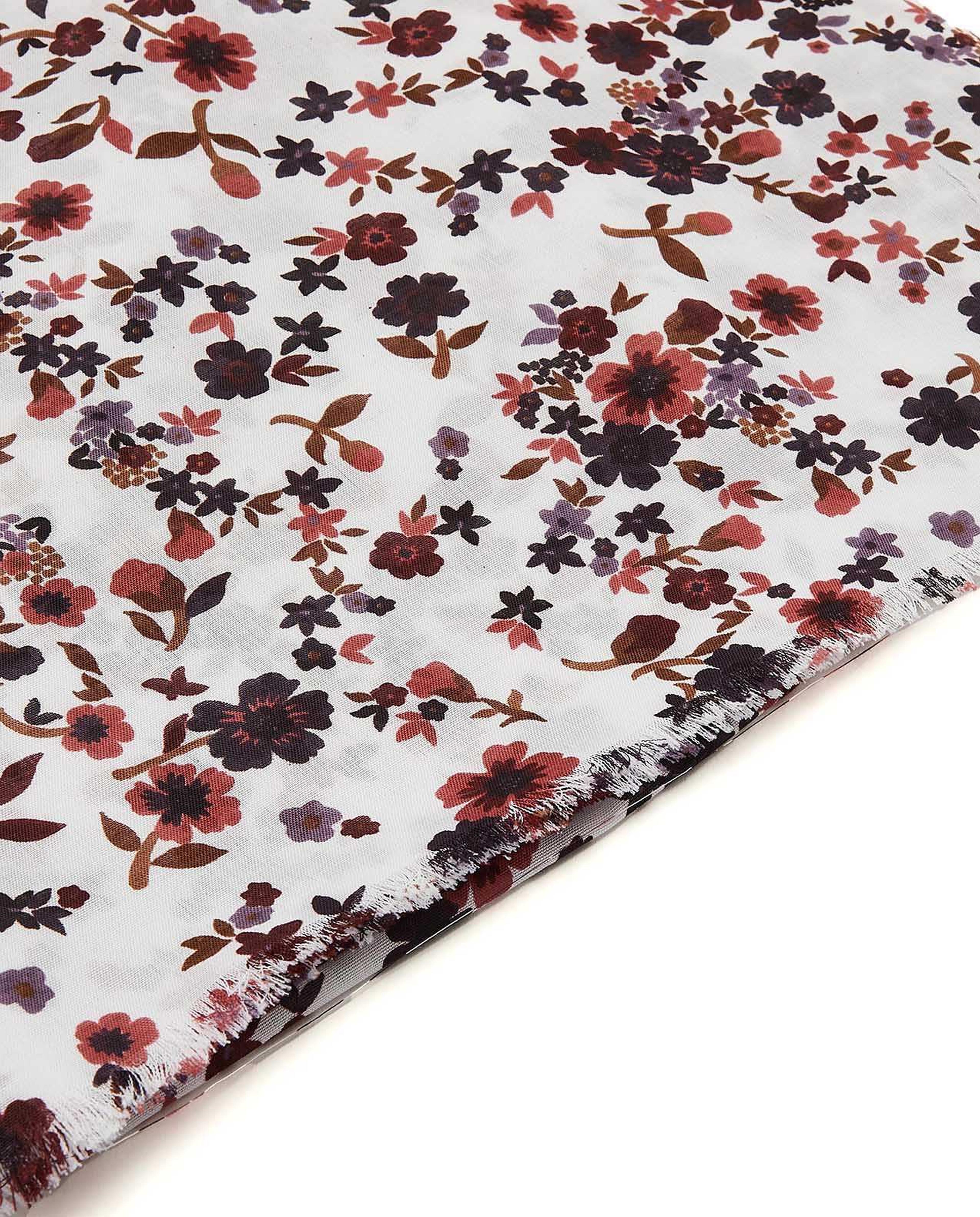 شال بطبعة أزهار