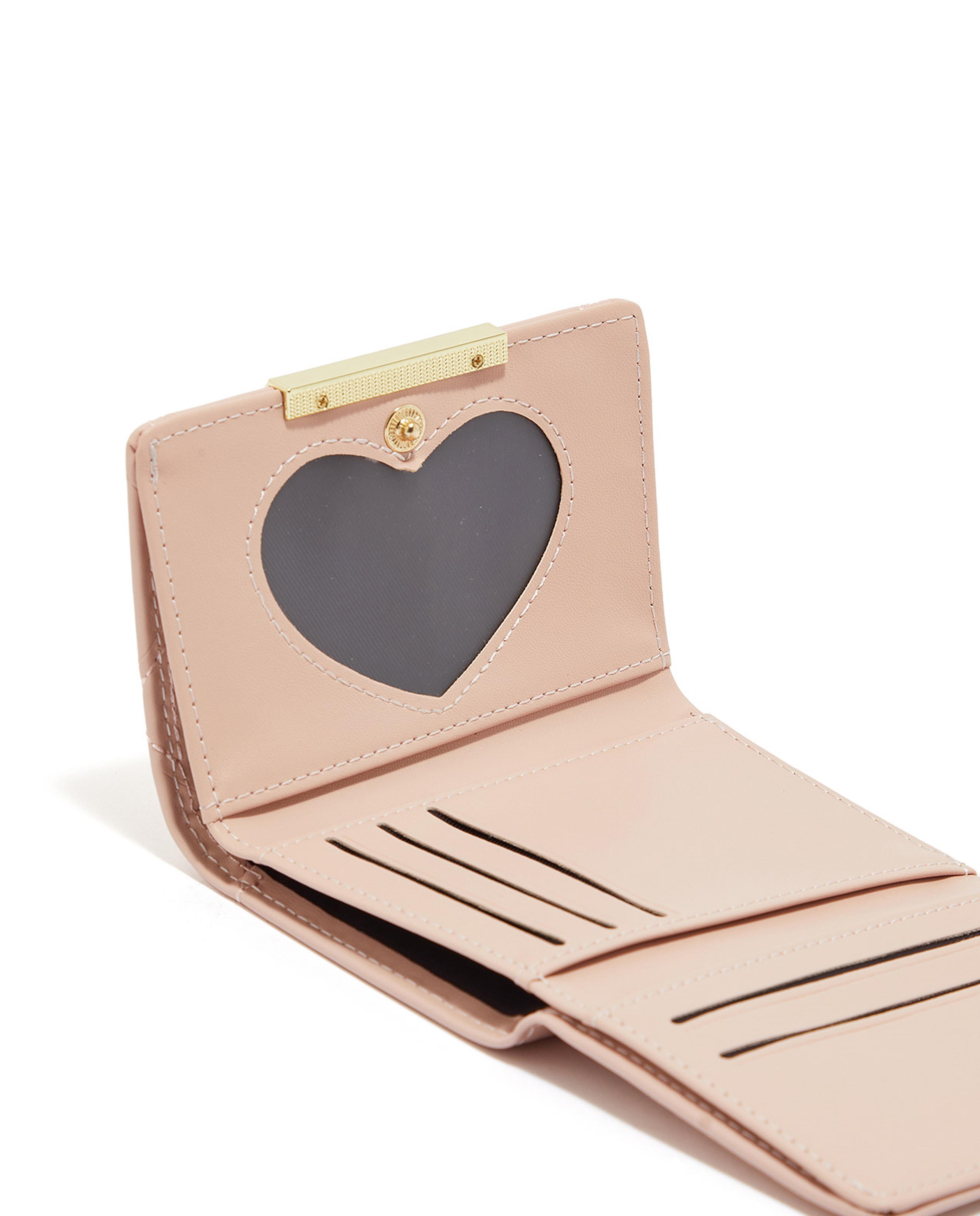 محفظة مبطنة ثلاثية الطي