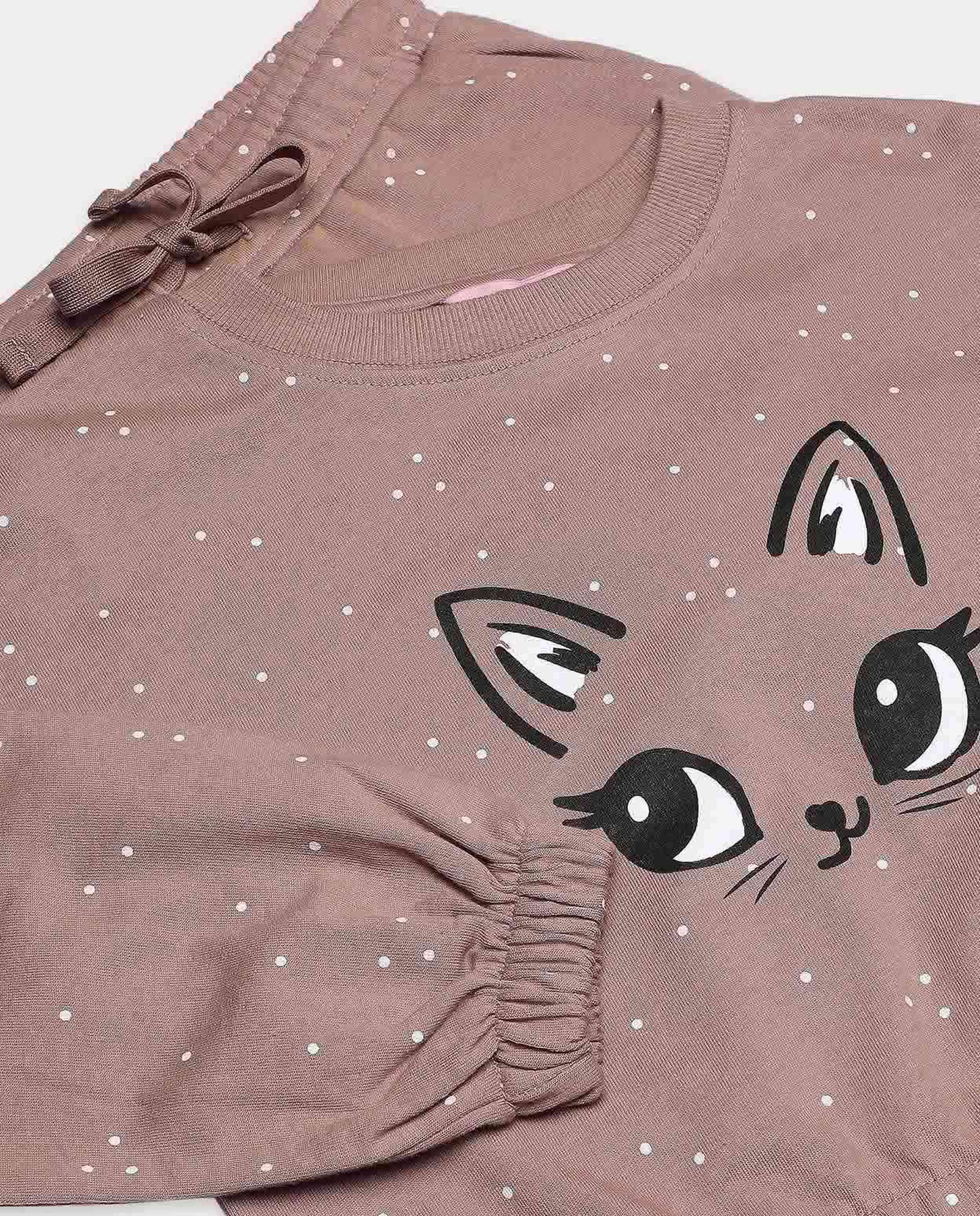 طقم بنطال رياضي وسويتشيرت بطبعة