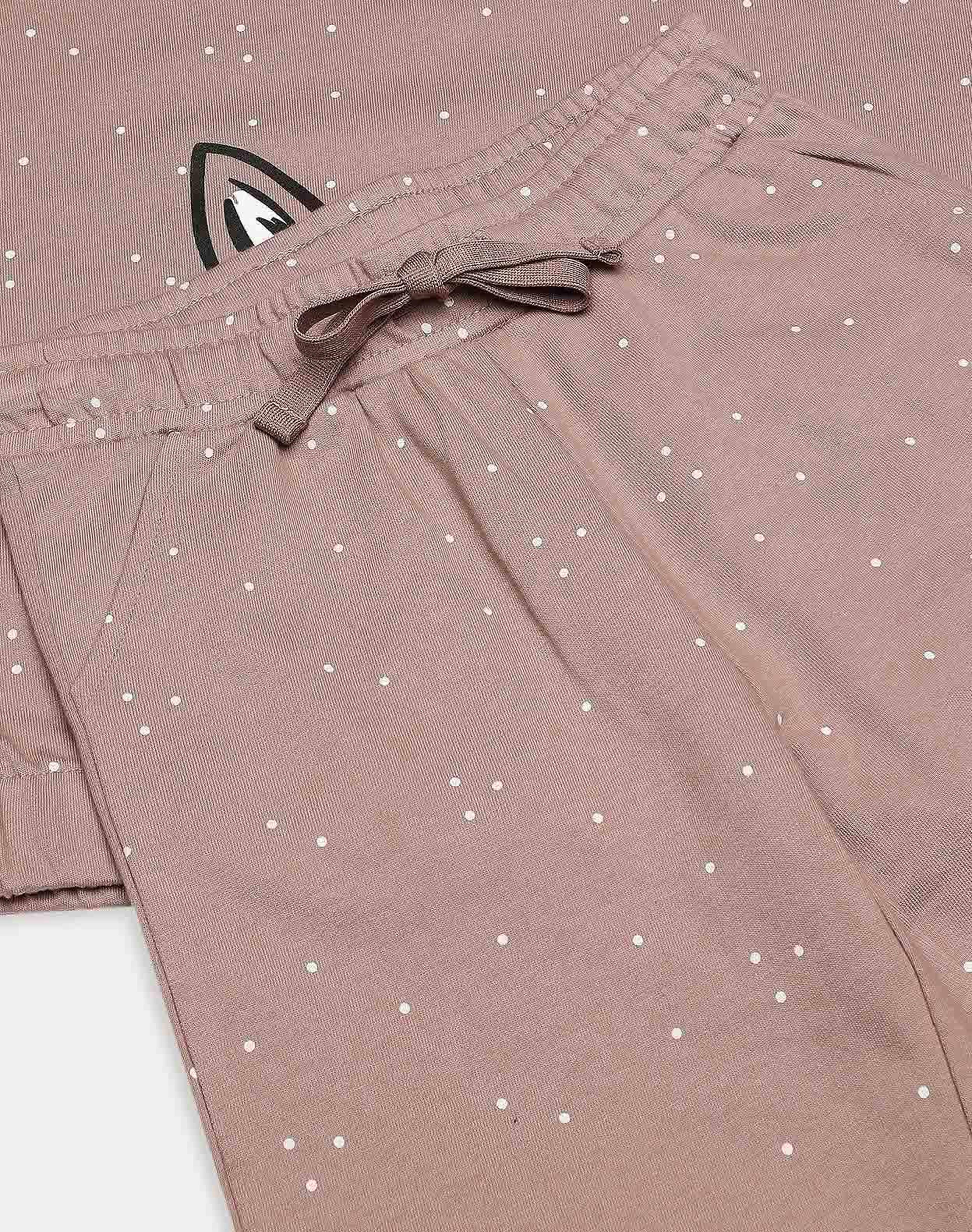 طقم بنطال رياضي وسويتشيرت بطبعة